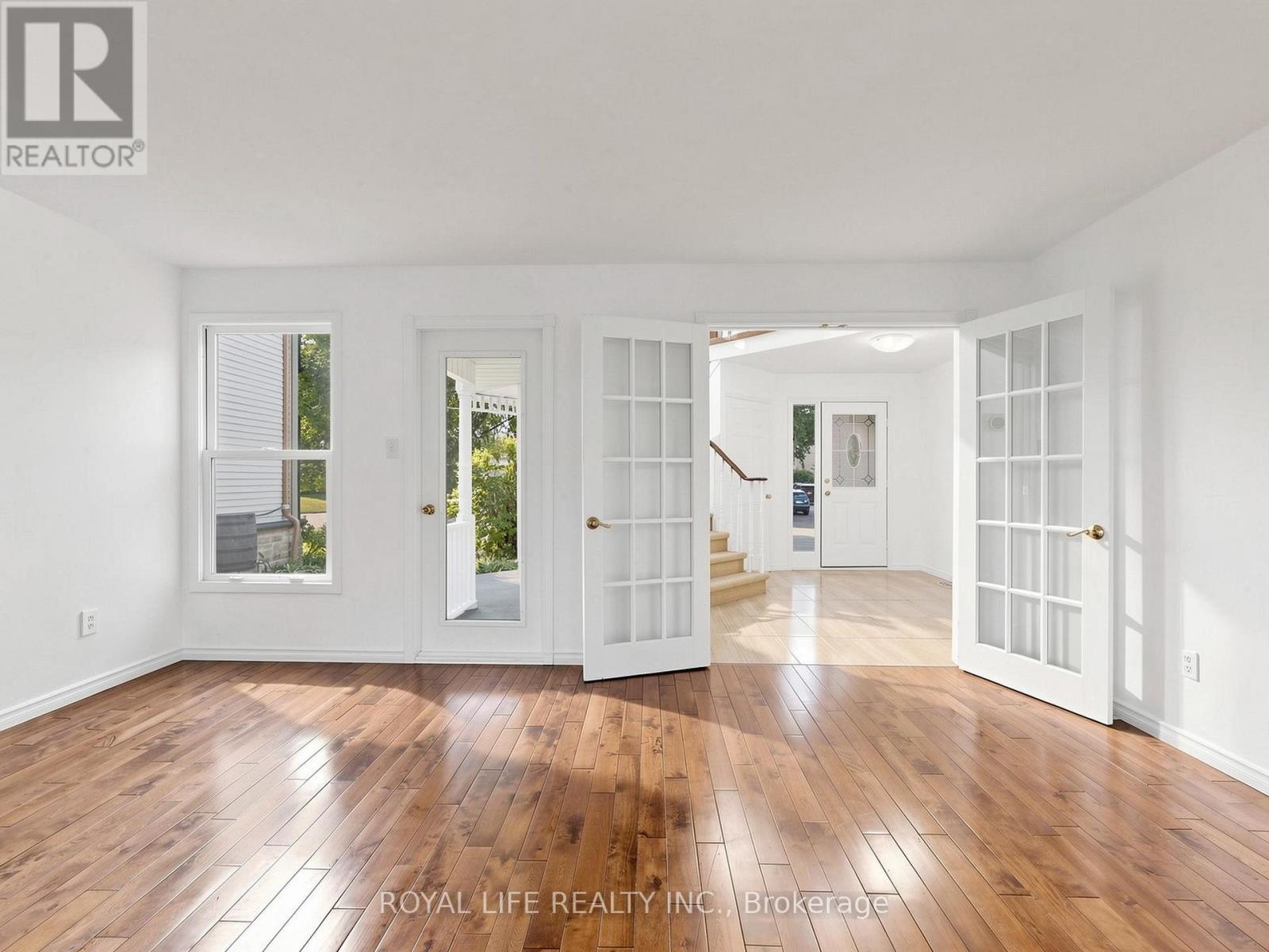 985 LINDEN STREET - 6