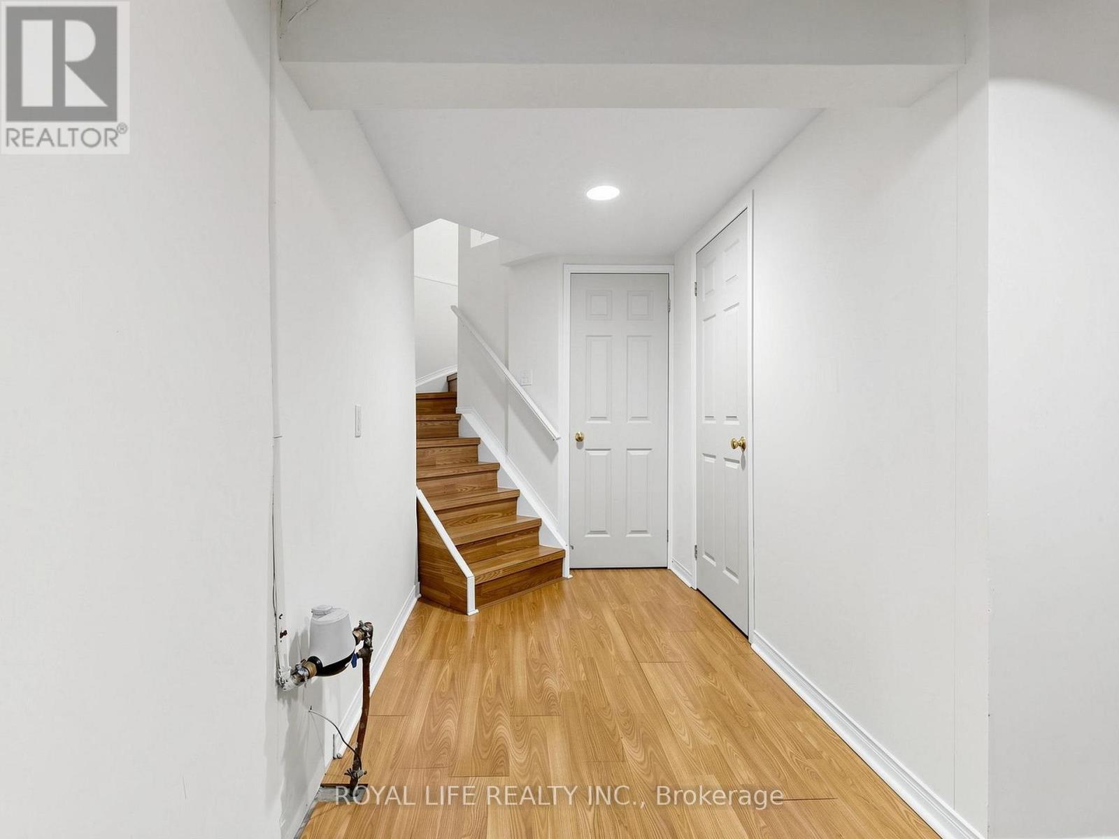 985 LINDEN STREET - 35