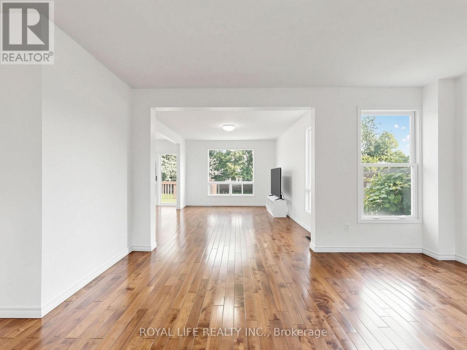 985 LINDEN STREET - 7