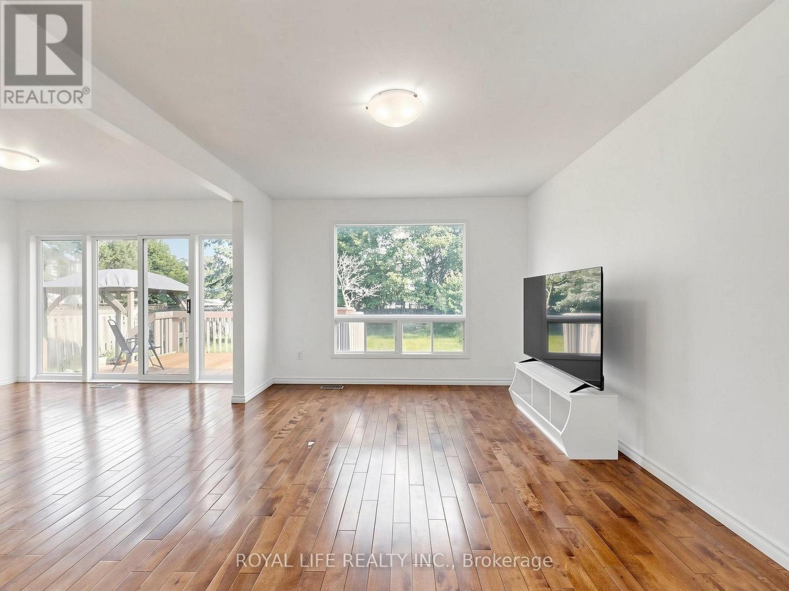 985 LINDEN STREET - 8