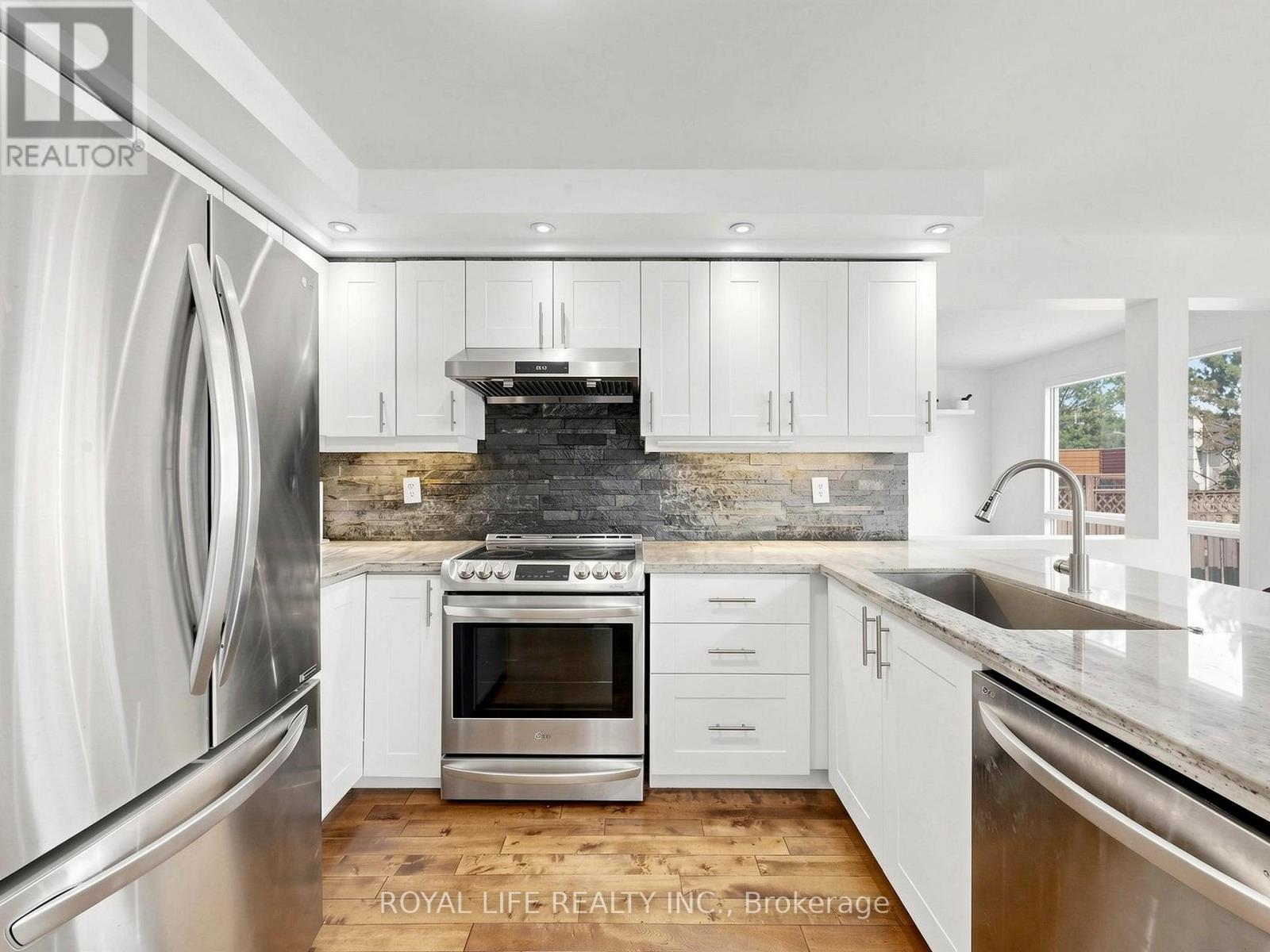 985 LINDEN STREET - 11