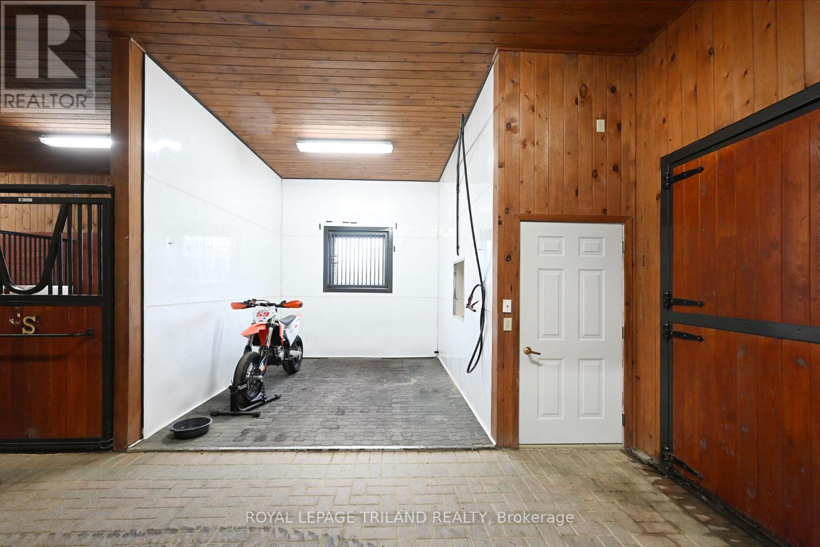 7570 TALBOT TRAIL - 31