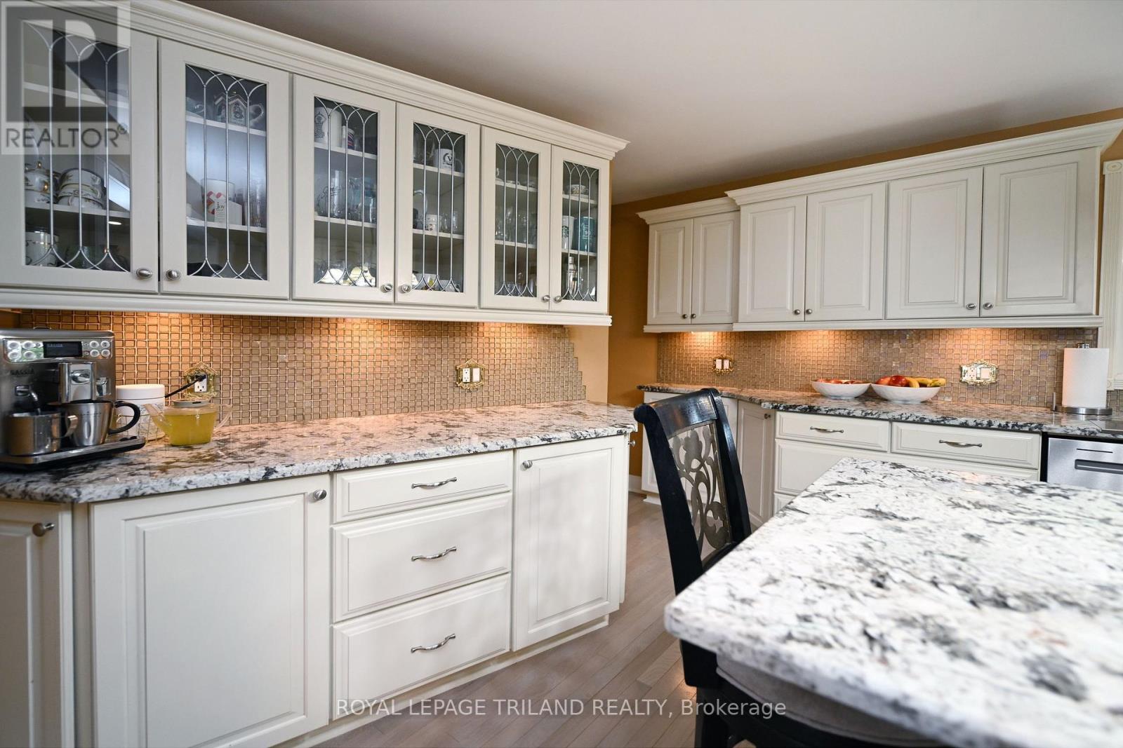 7570 TALBOT TRAIL - 10