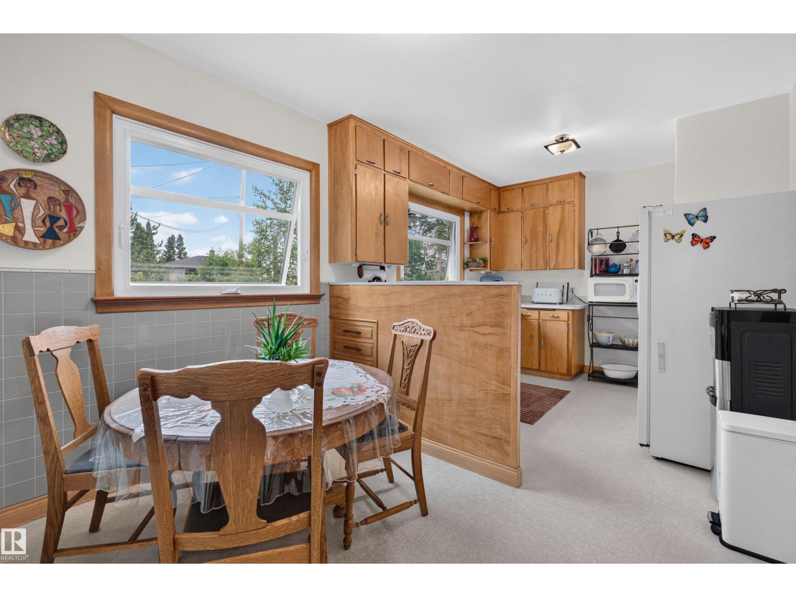 5012 46 ST - 11
