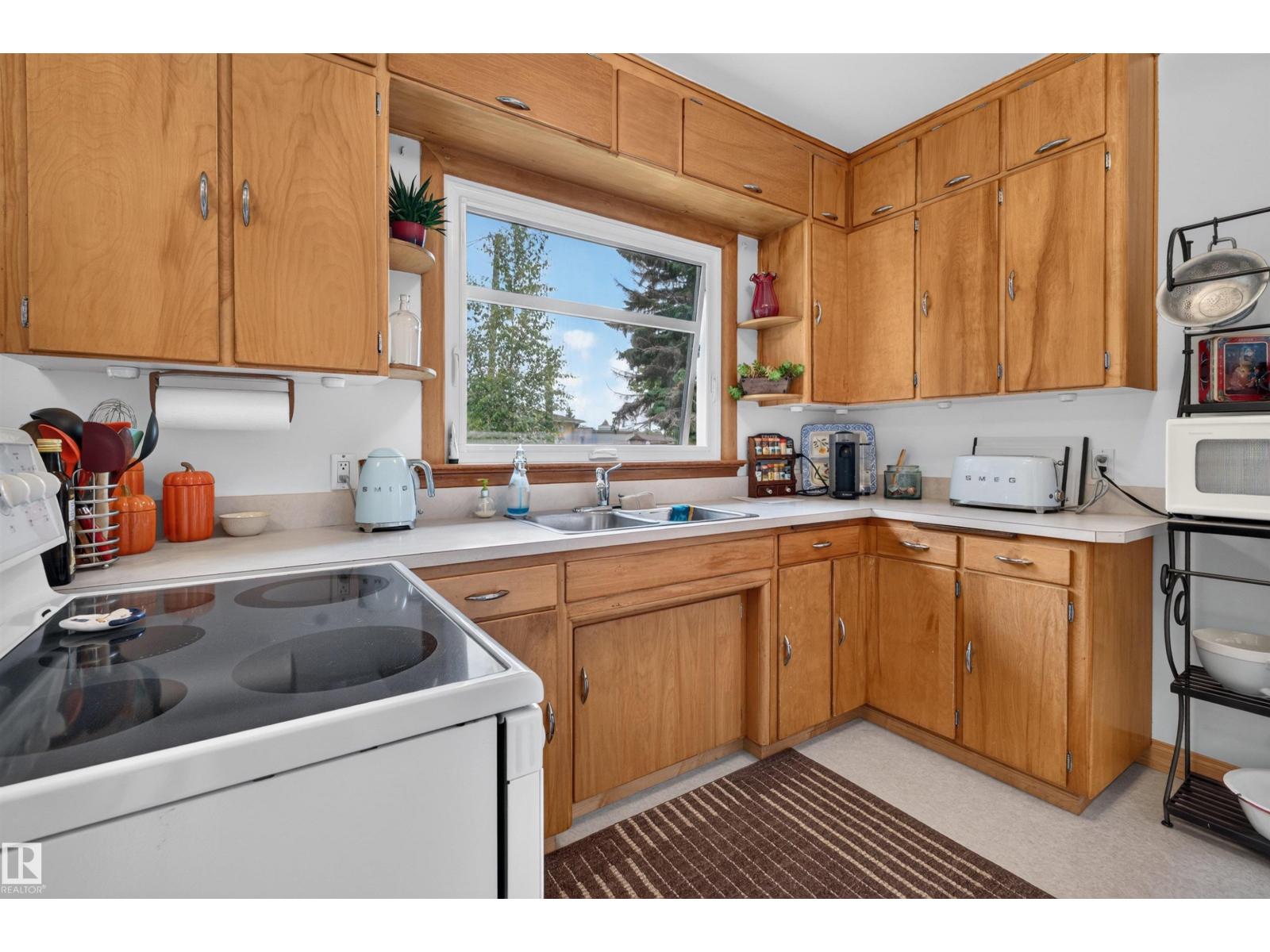 5012 46 ST - 13