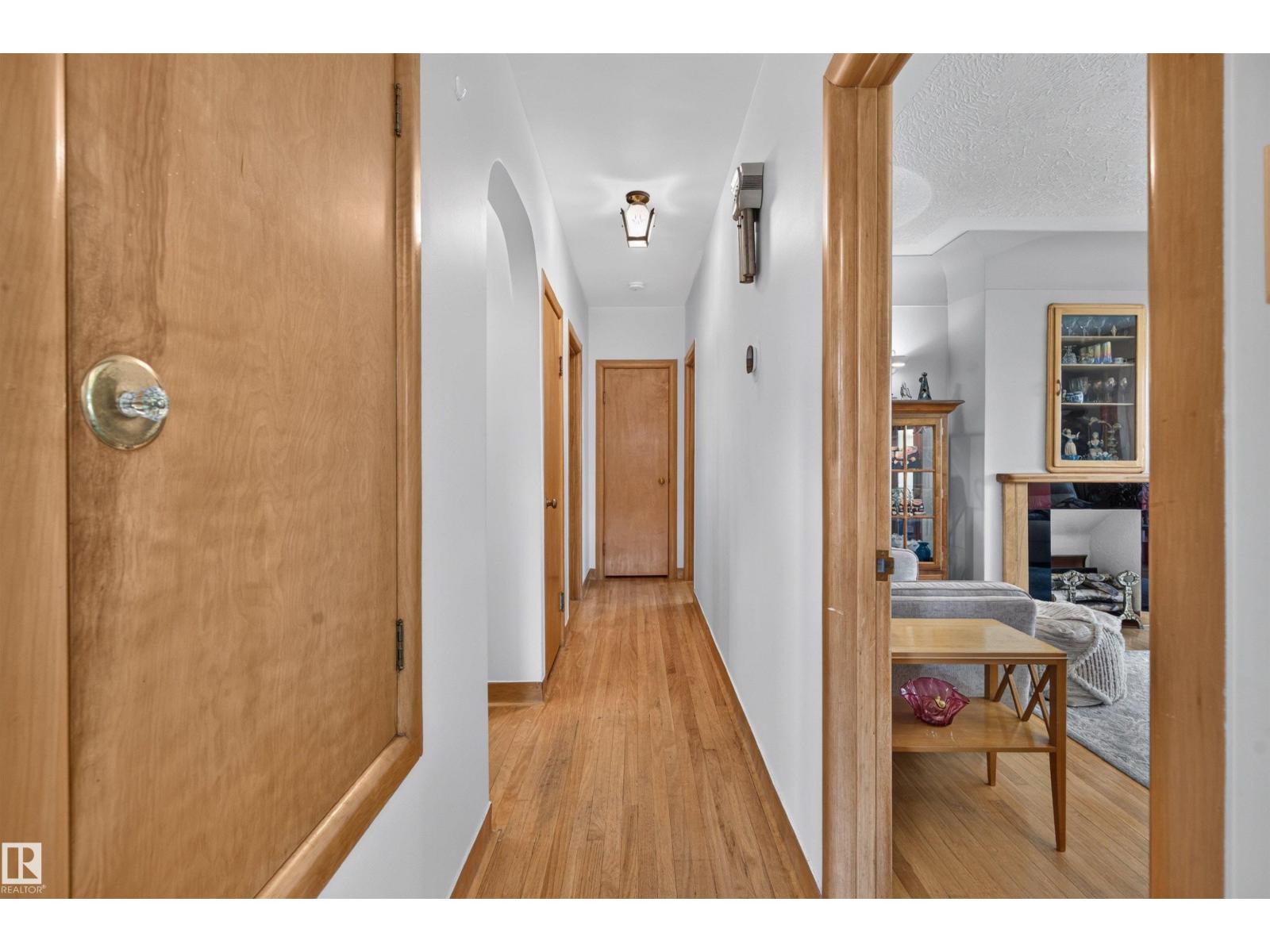 5012 46 ST - 15