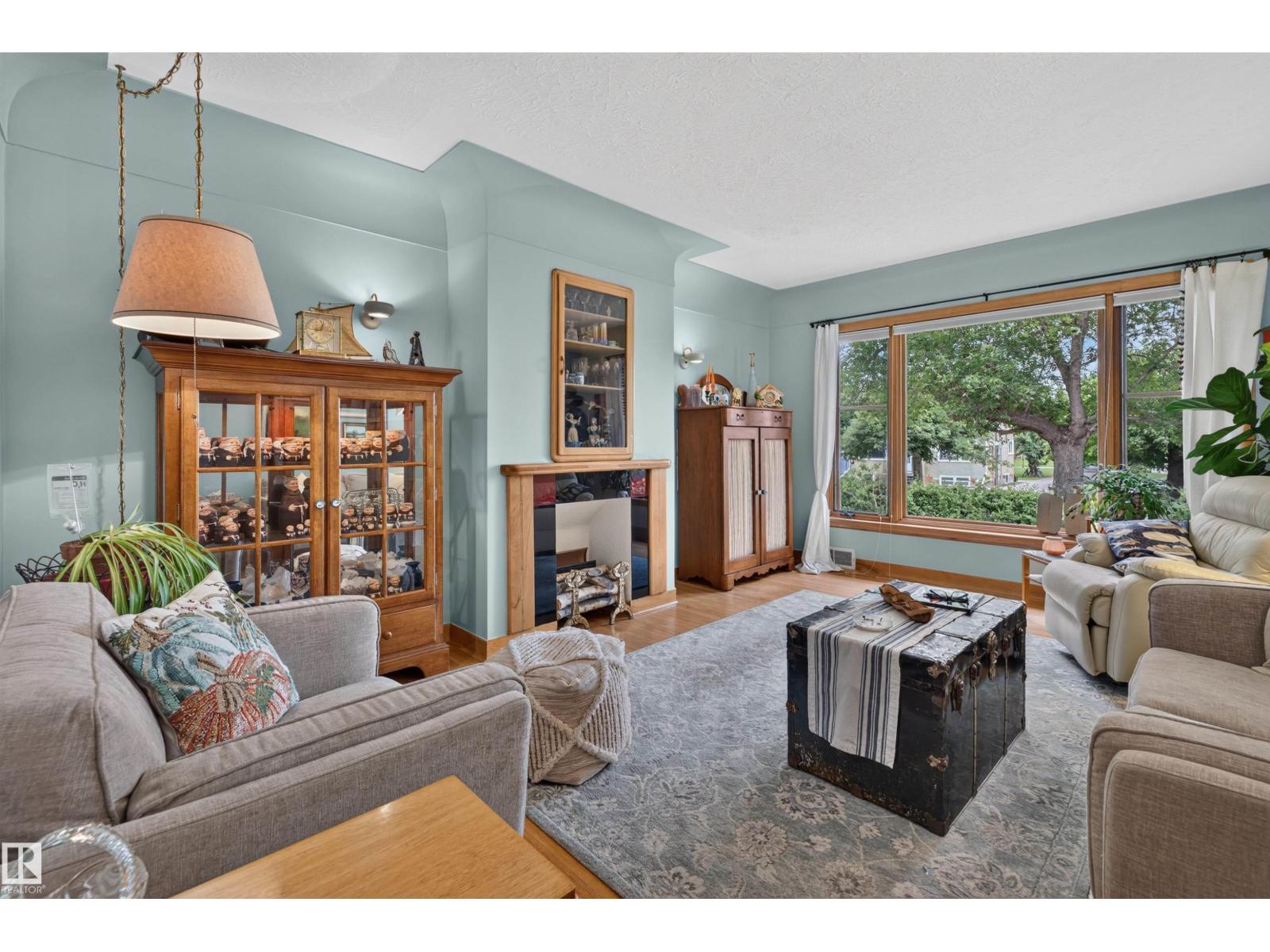 5012 46 ST - 16