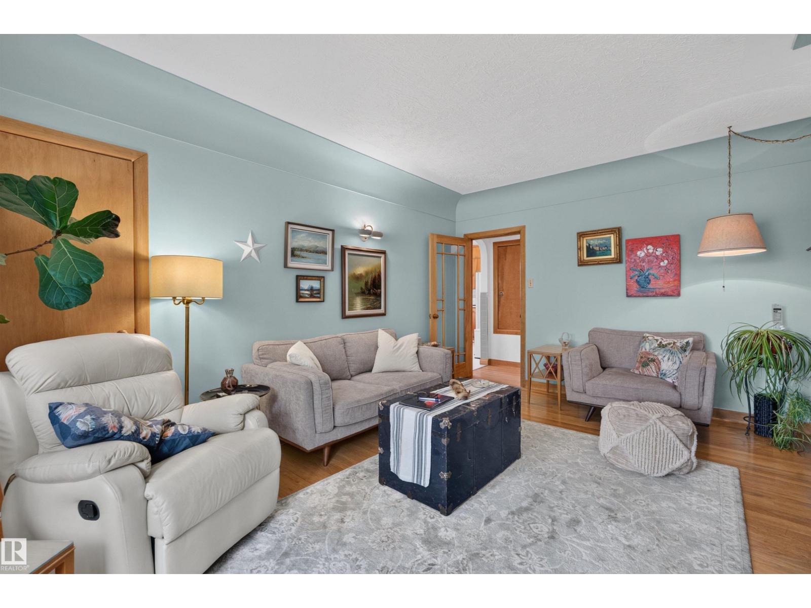 5012 46 ST - 17