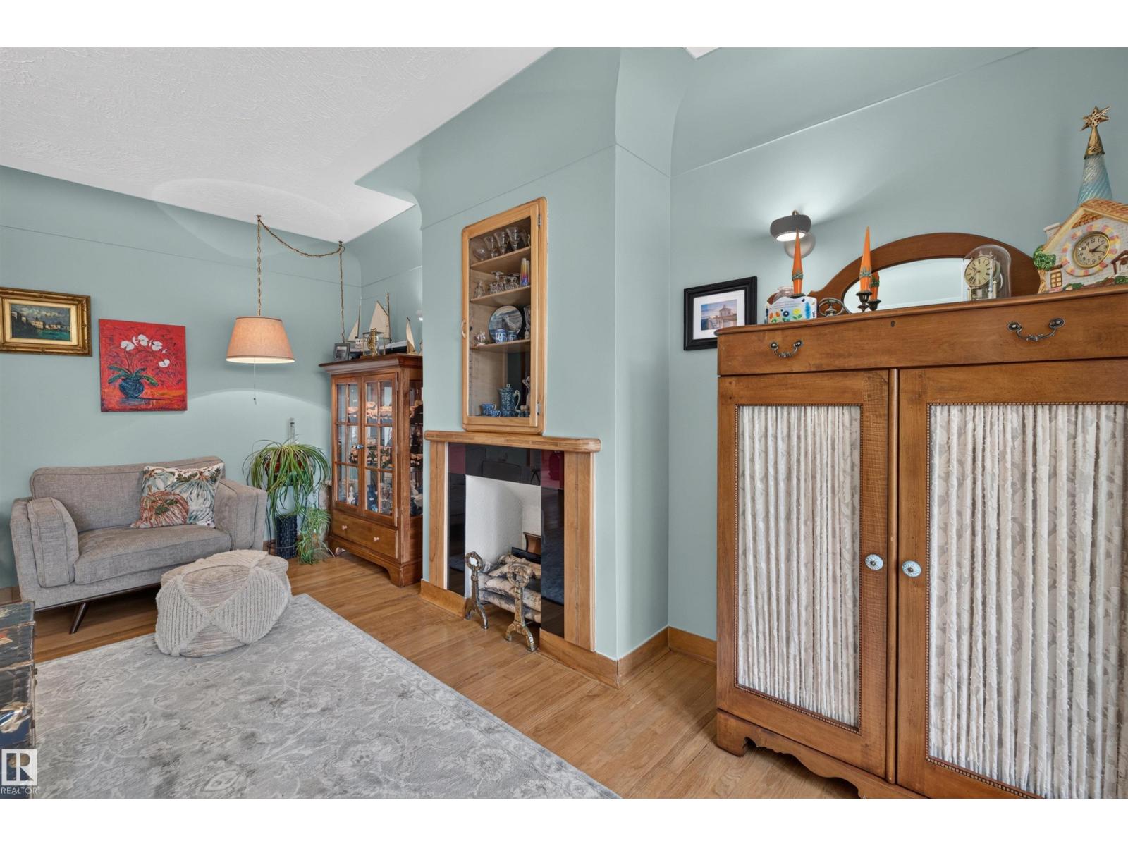 5012 46 ST - 18