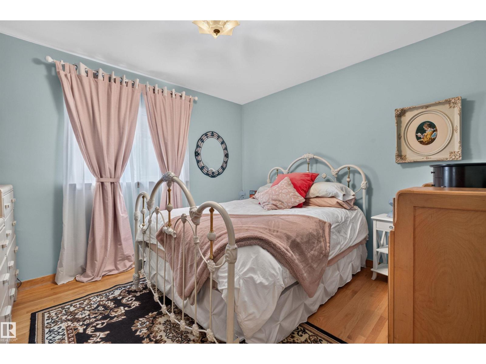 5012 46 ST - 19