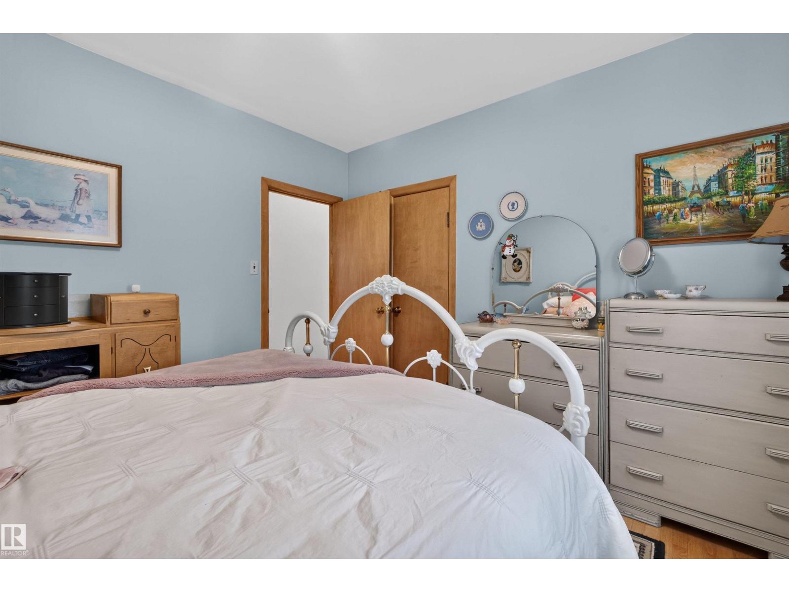 5012 46 ST - 20