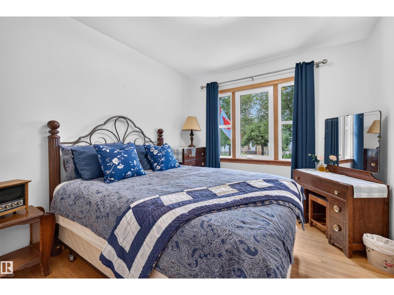 5012 46 ST - 21