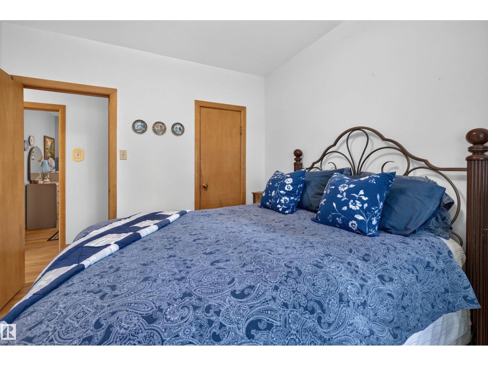 5012 46 ST - 22