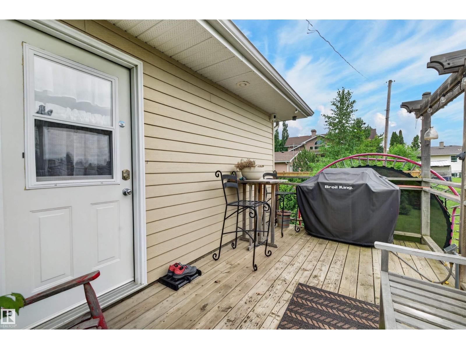 5012 46 ST - 24