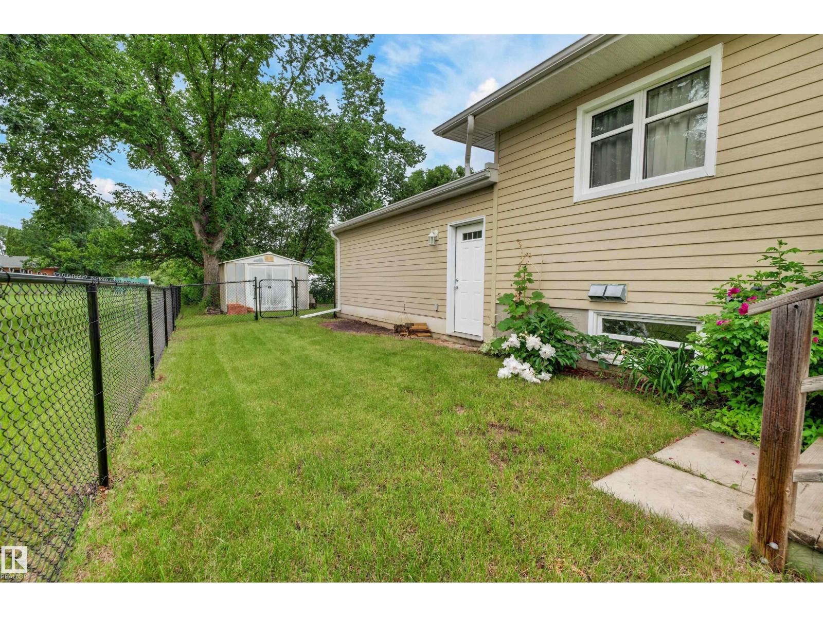 5012 46 ST - 26