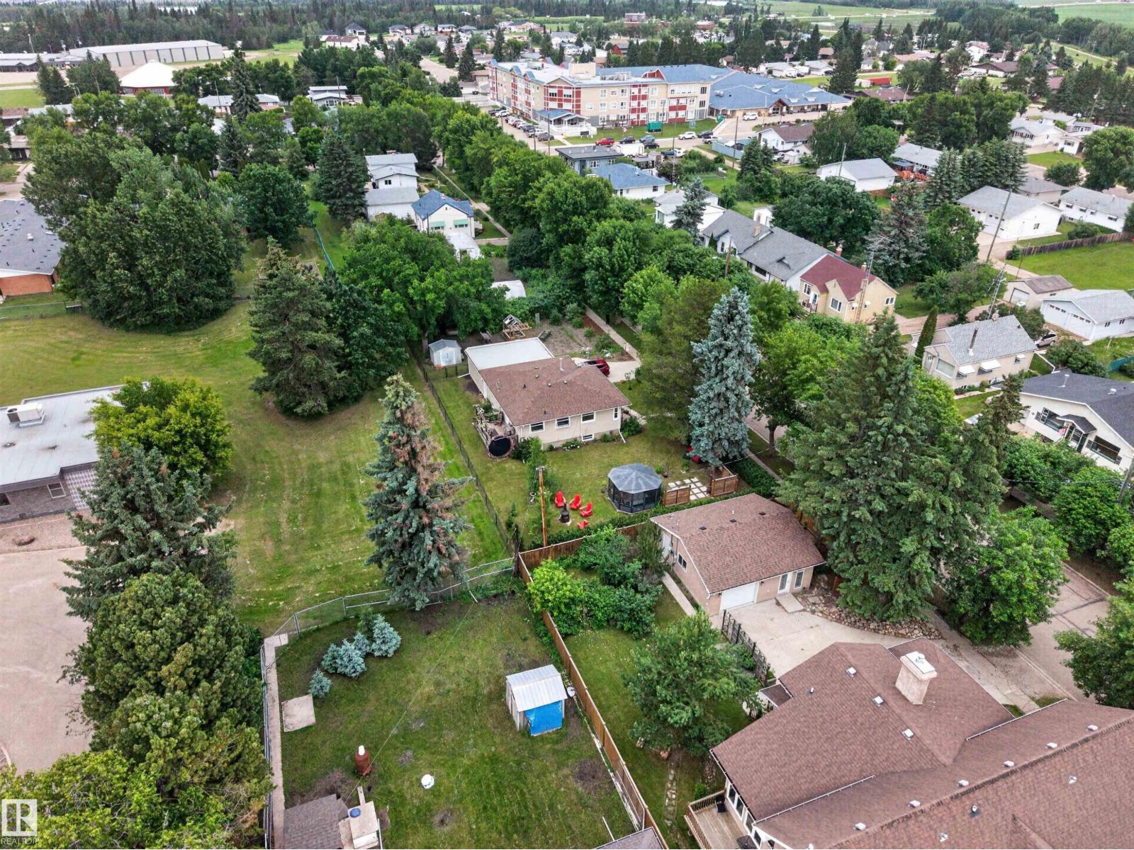 5012 46 ST - 29