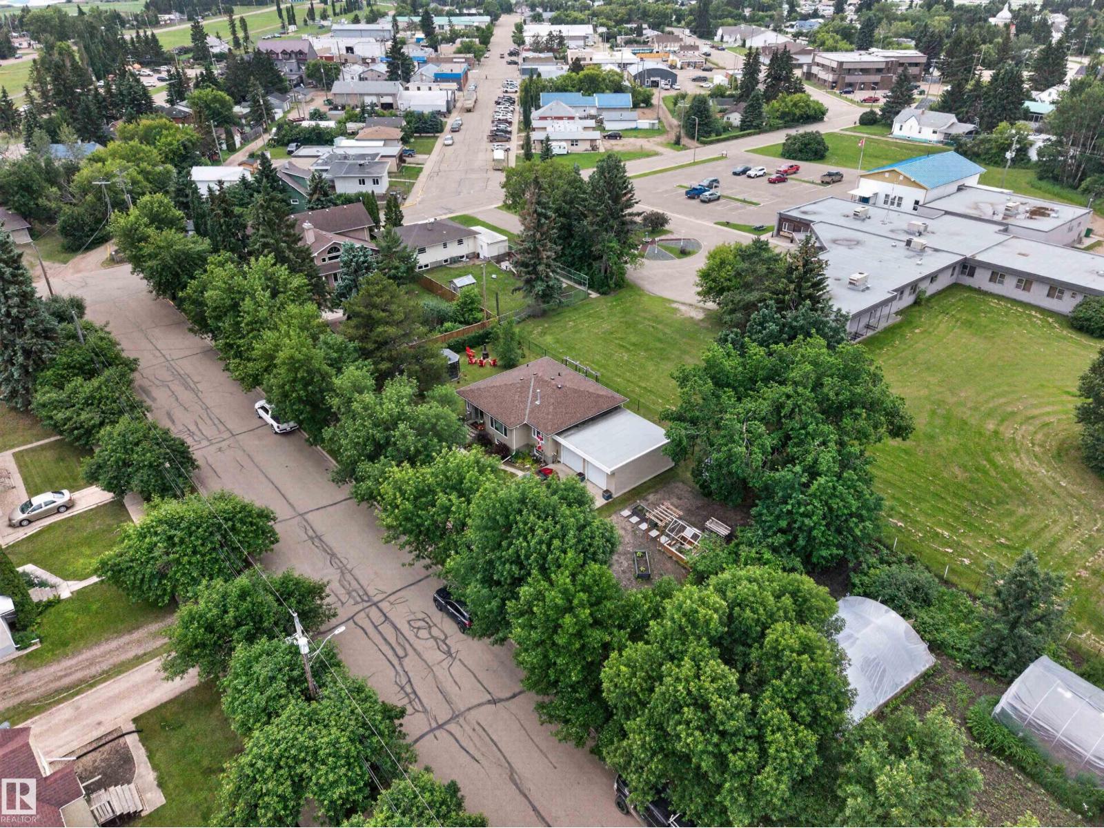 5012 46 ST - 3