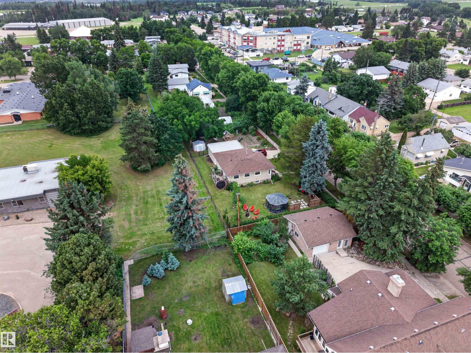 5012 46 ST - 30