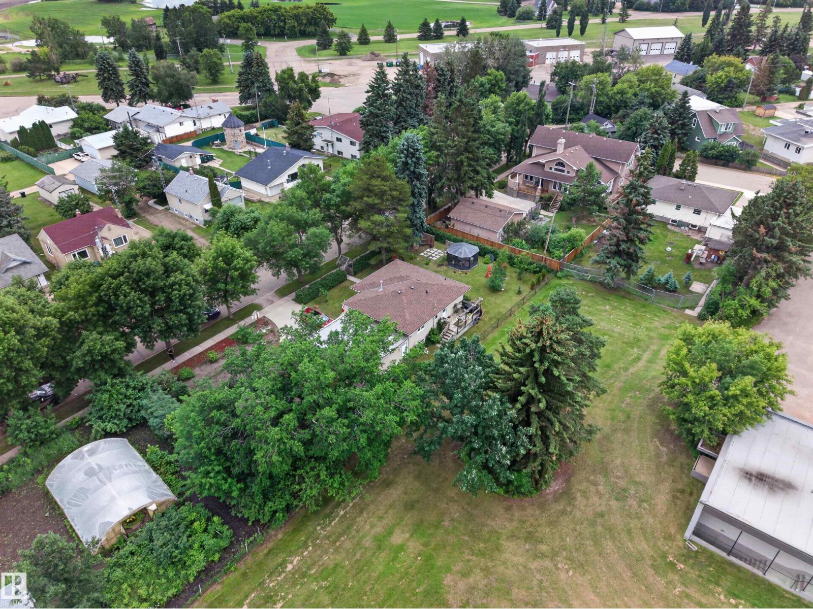 5012 46 ST - 31