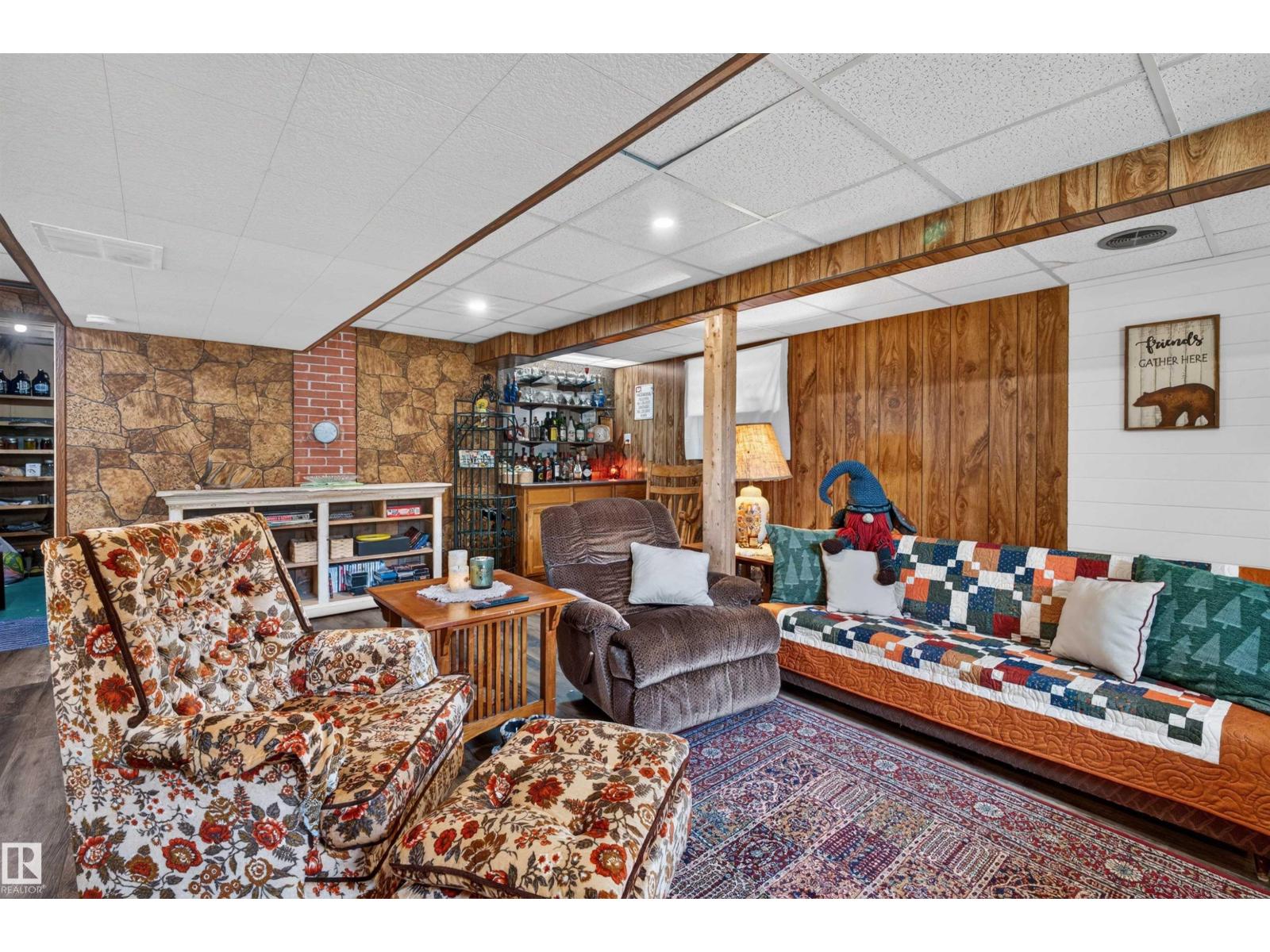 5012 46 ST - 37