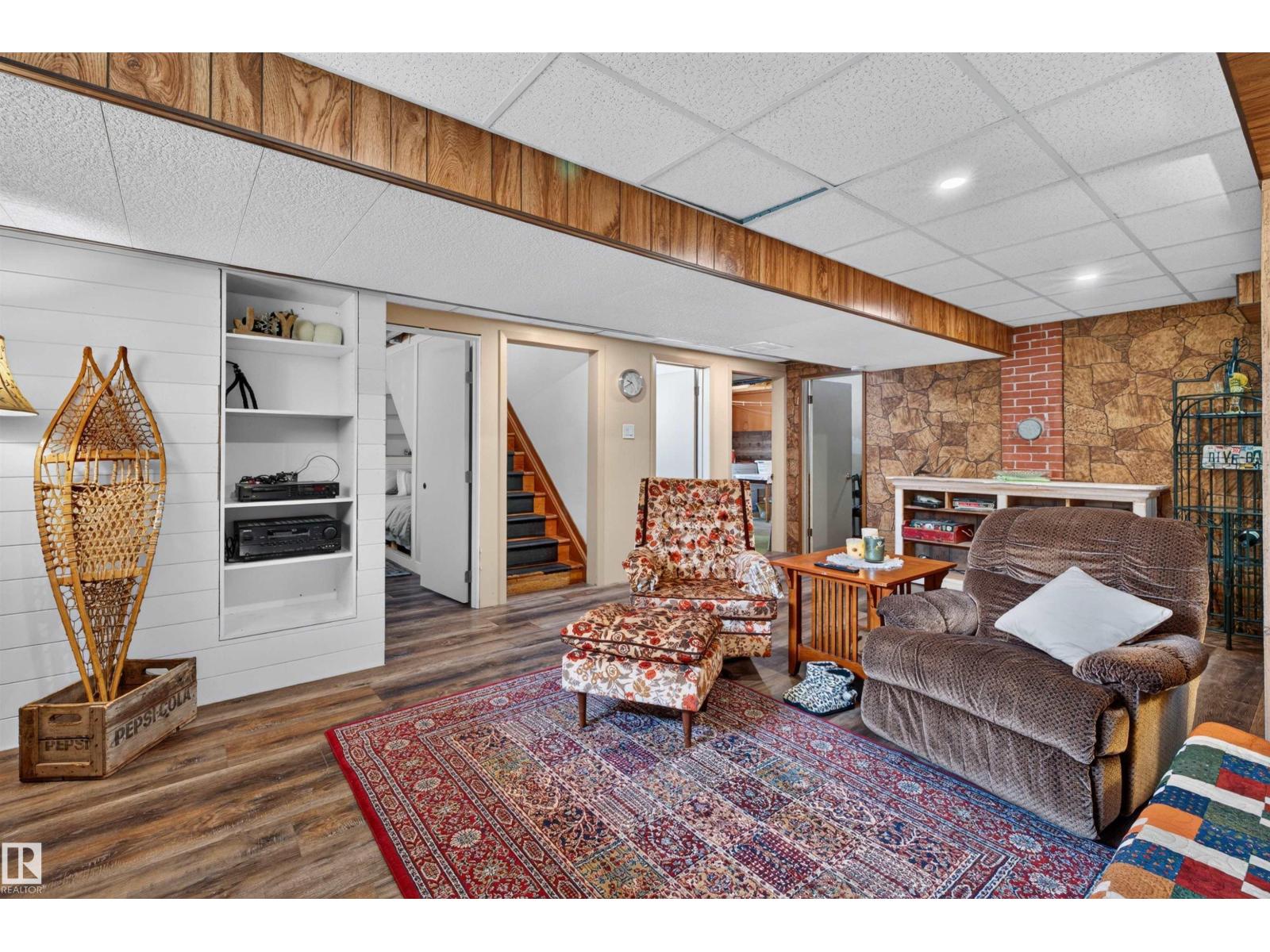 5012 46 ST - 38