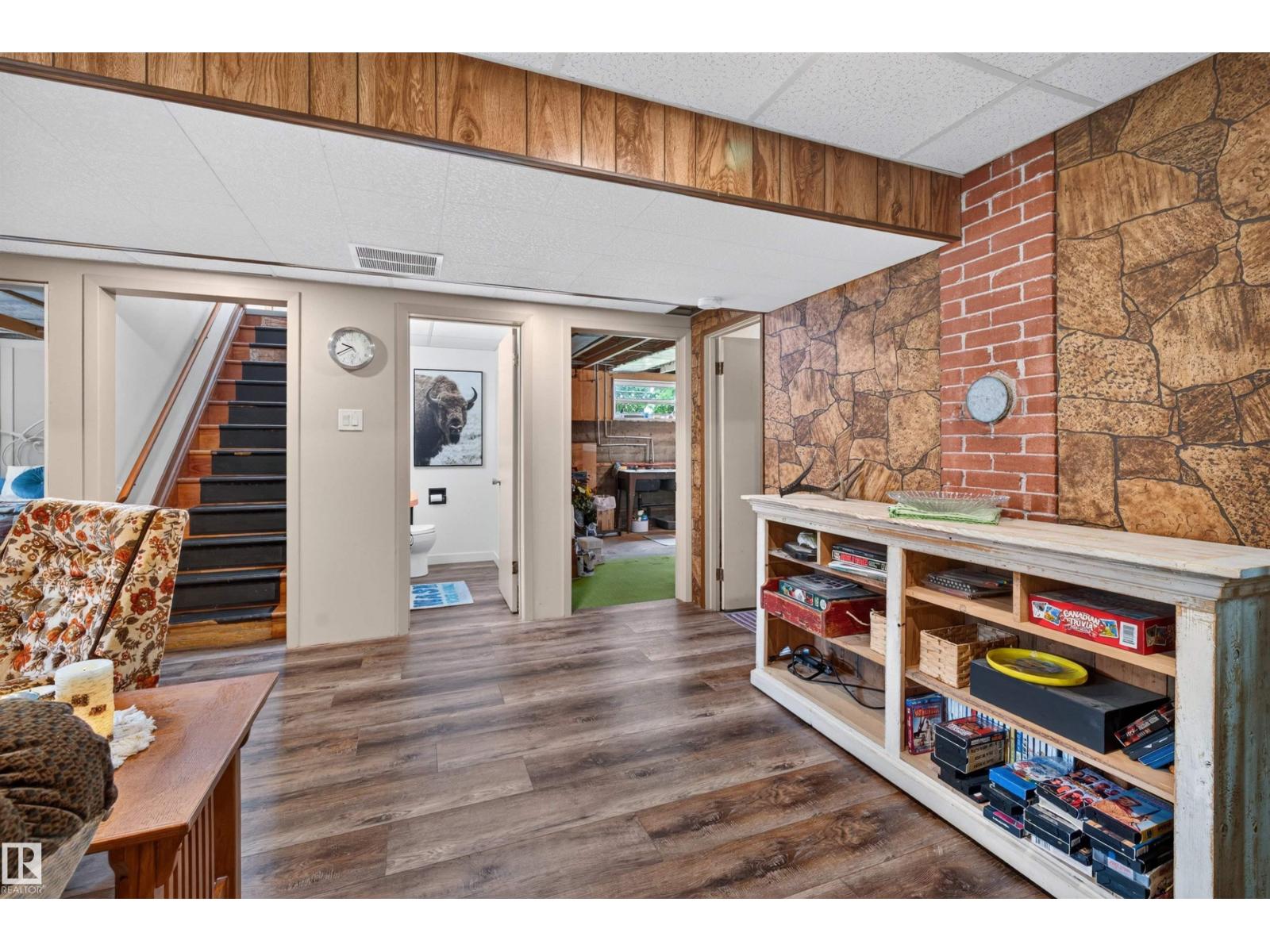 5012 46 ST - 42