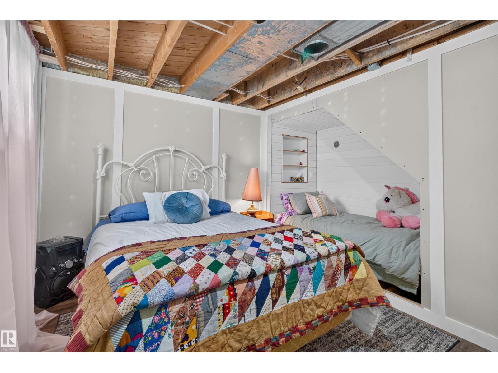 5012 46 ST - 44