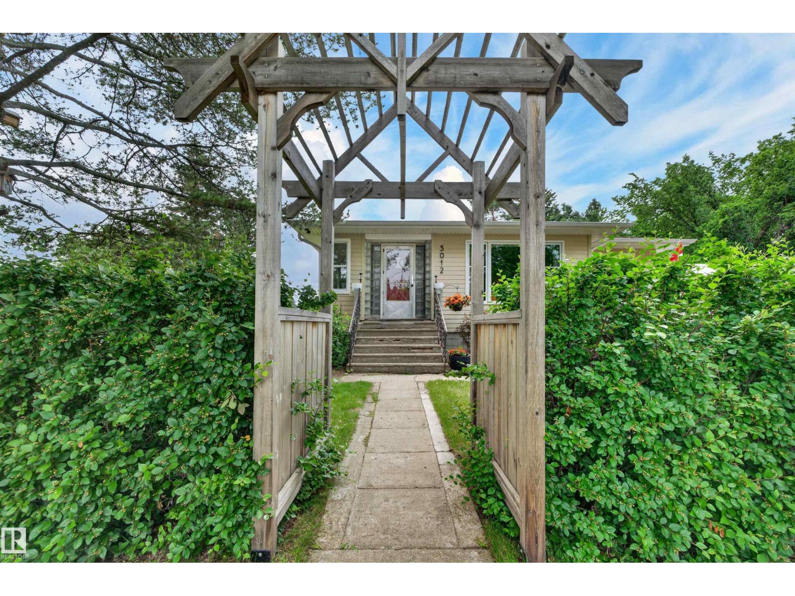 5012 46 ST - 6