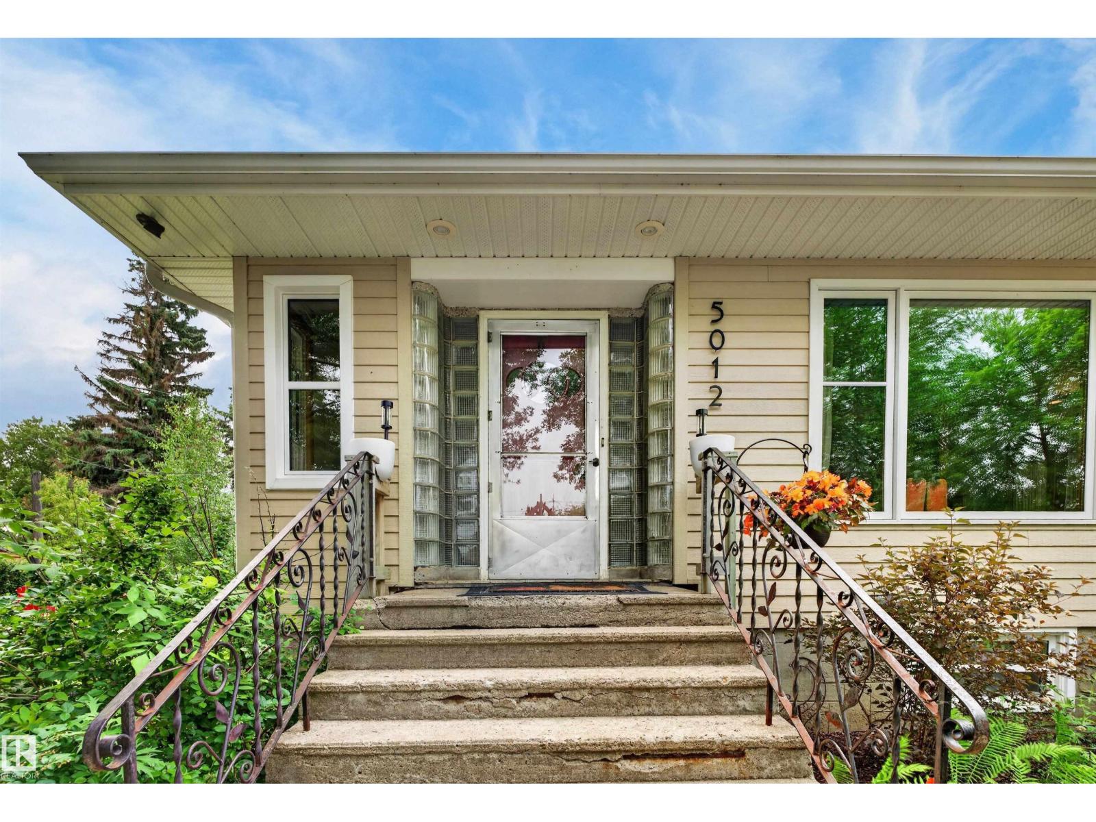 5012 46 ST - 7