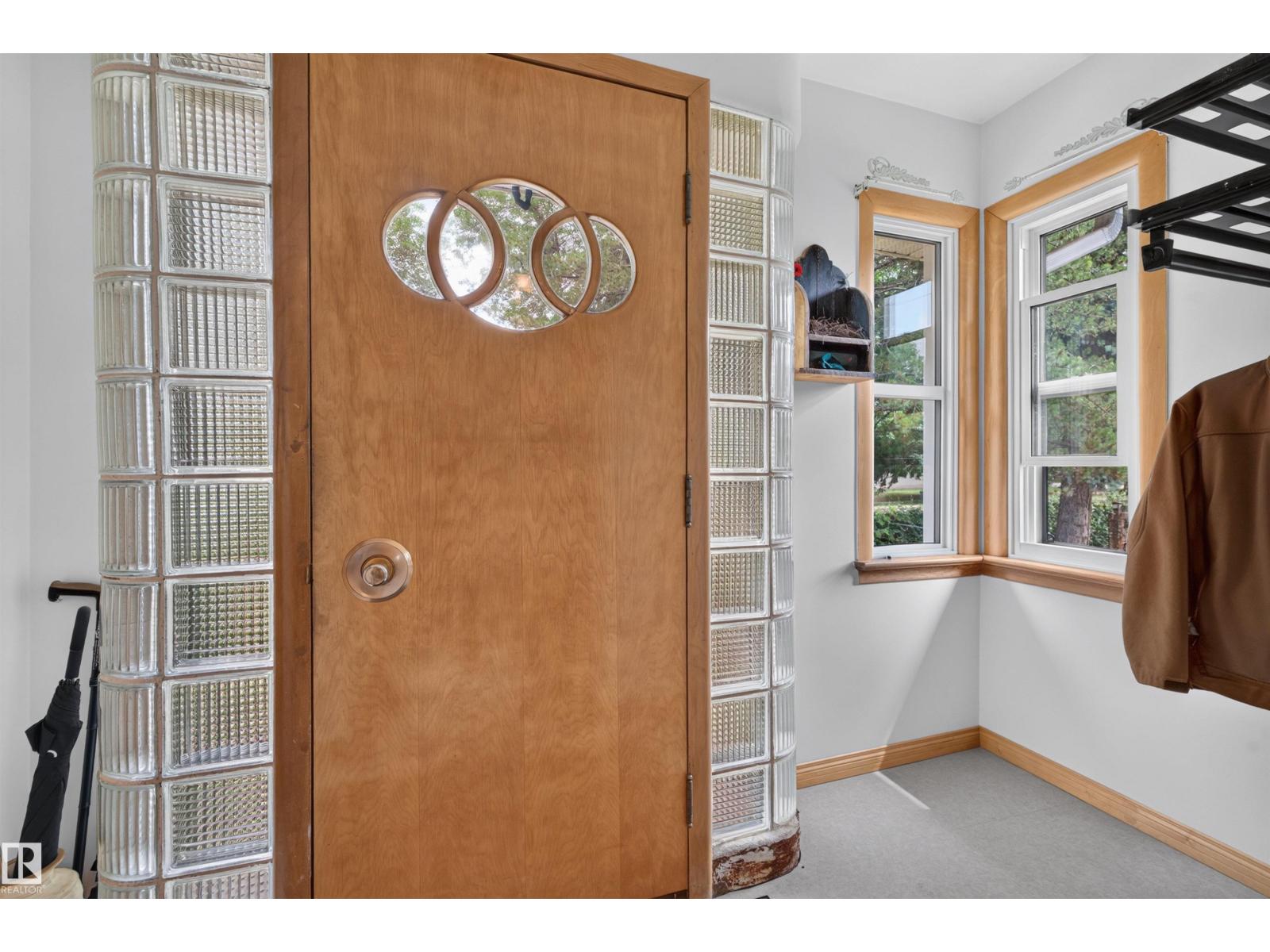 5012 46 ST - 8