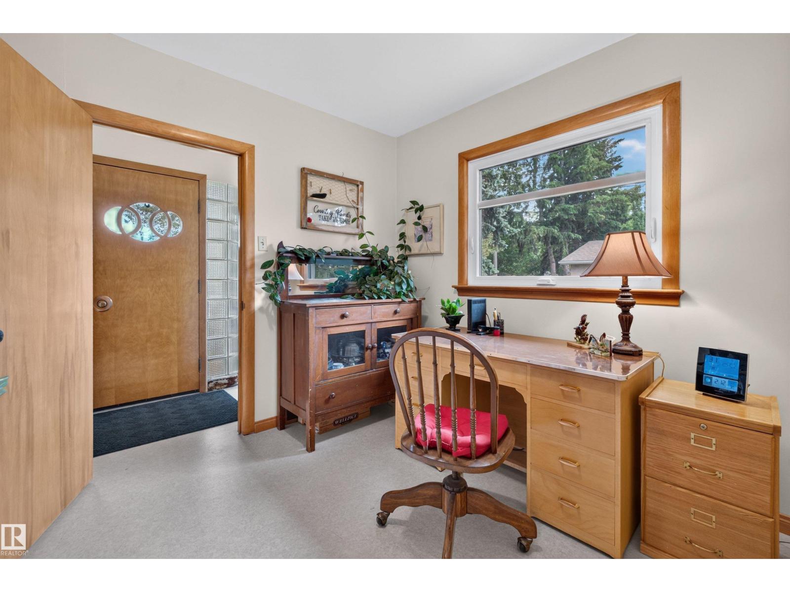 5012 46 ST - 9