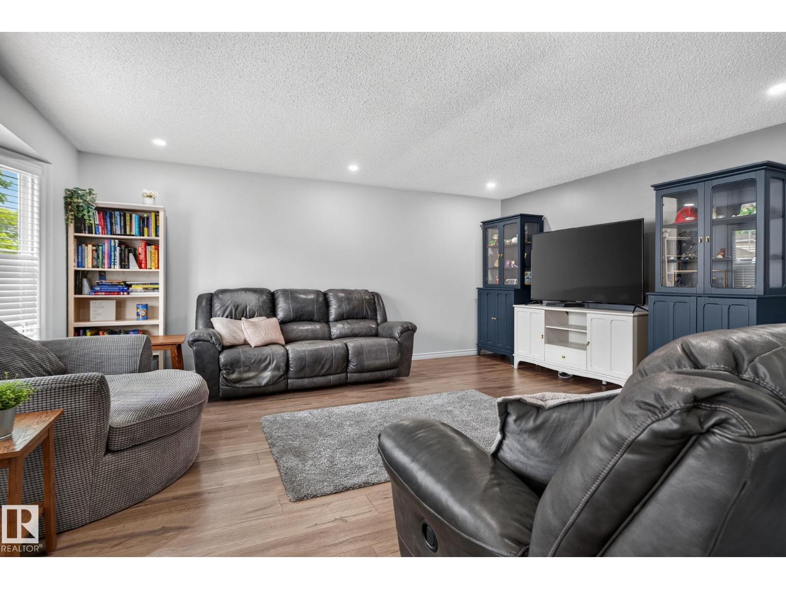 3218 41 ST - 12