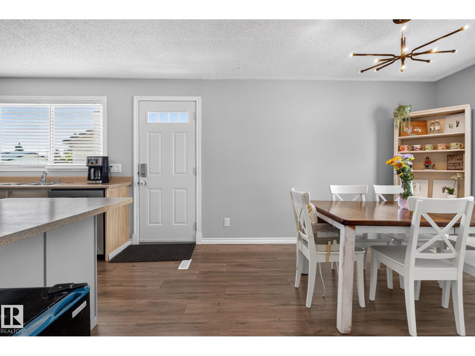 3218 41 ST - 16