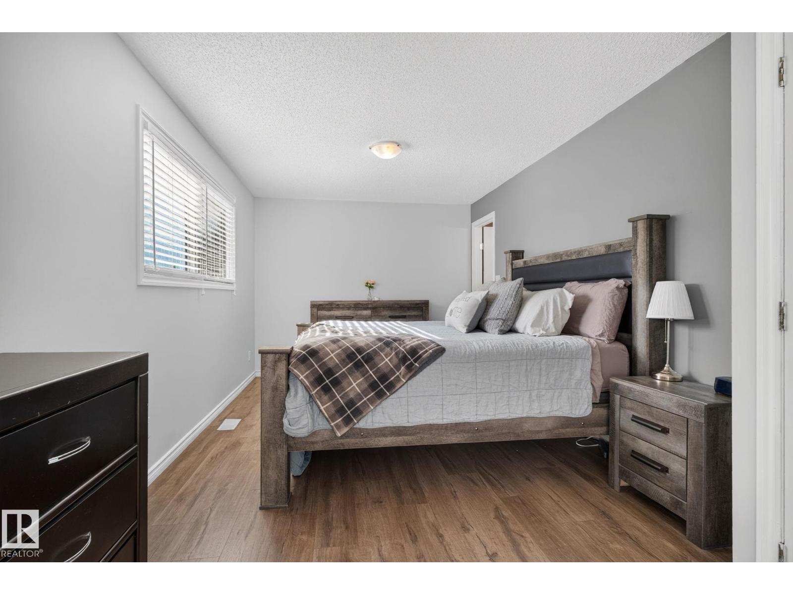 3218 41 ST - 23