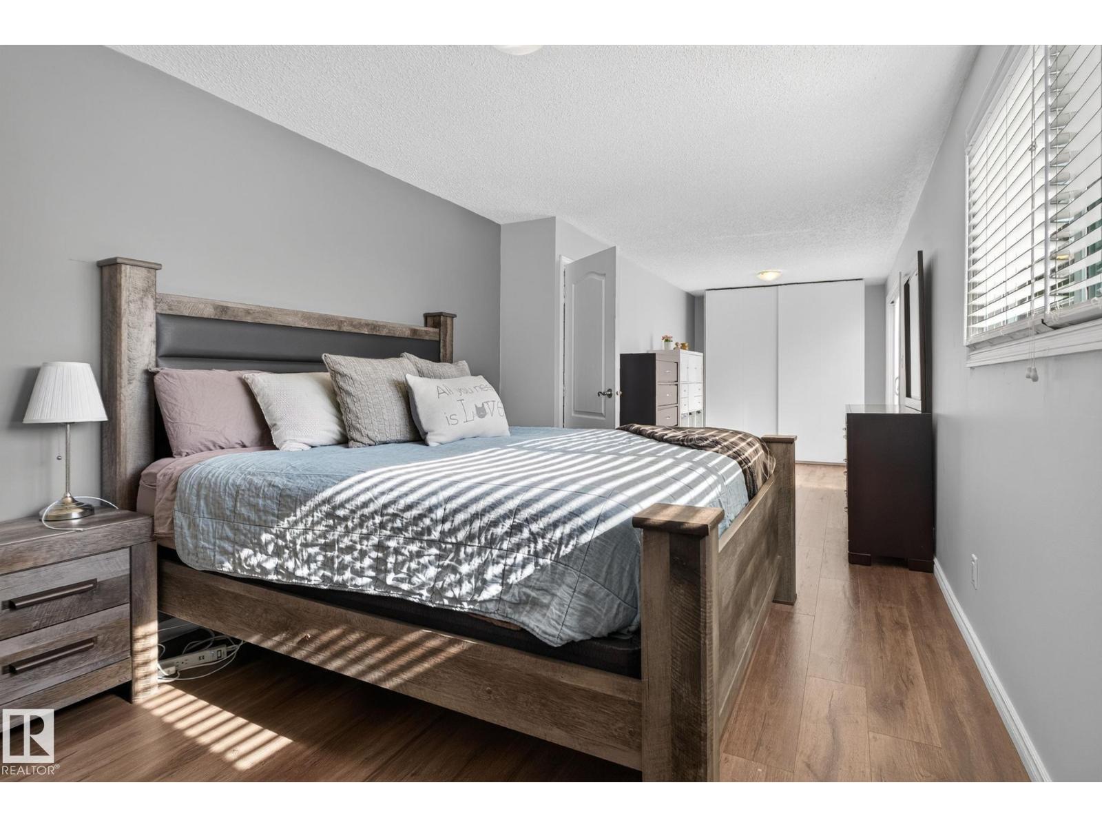 3218 41 ST - 25