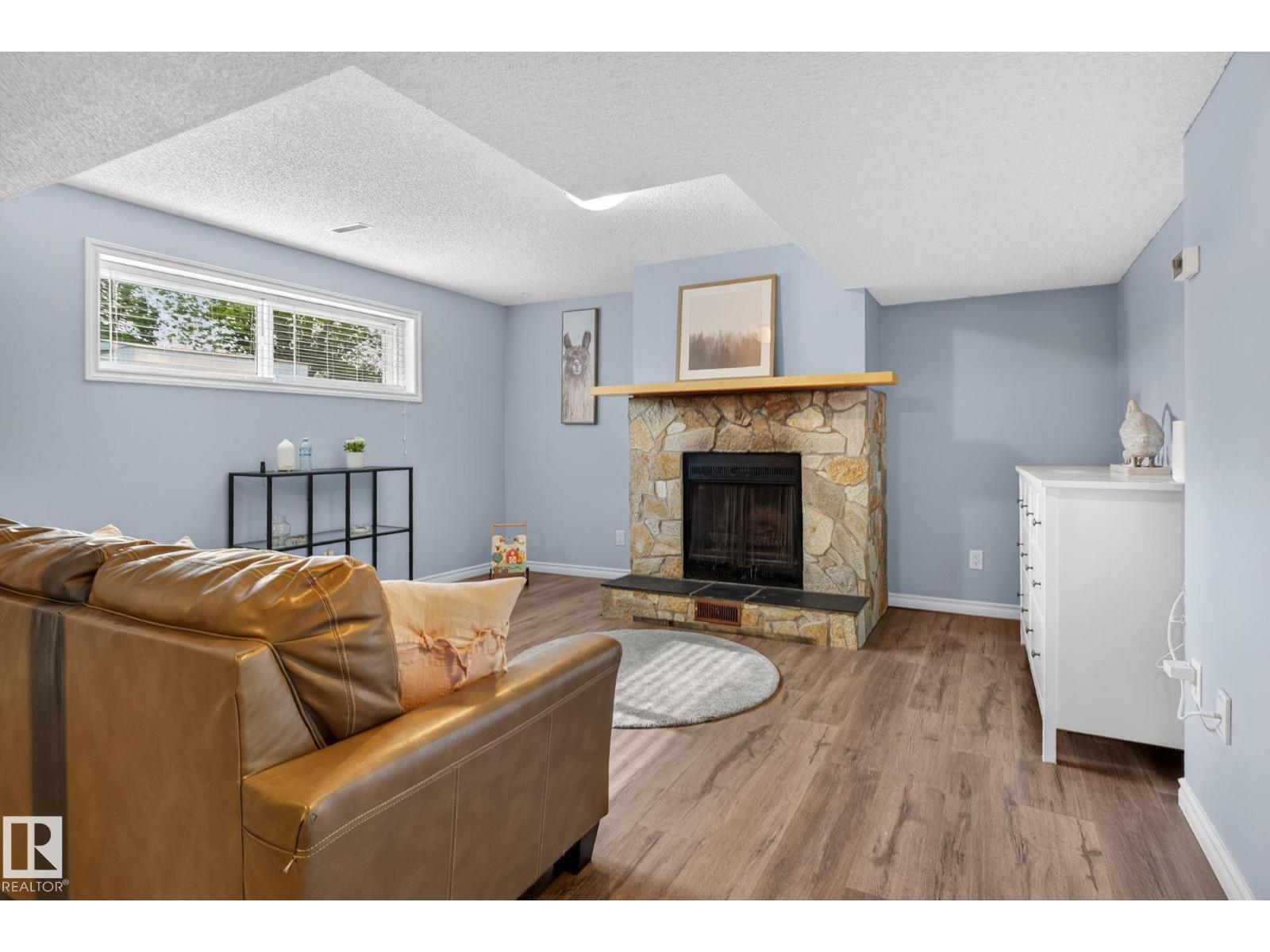 3218 41 ST - 28