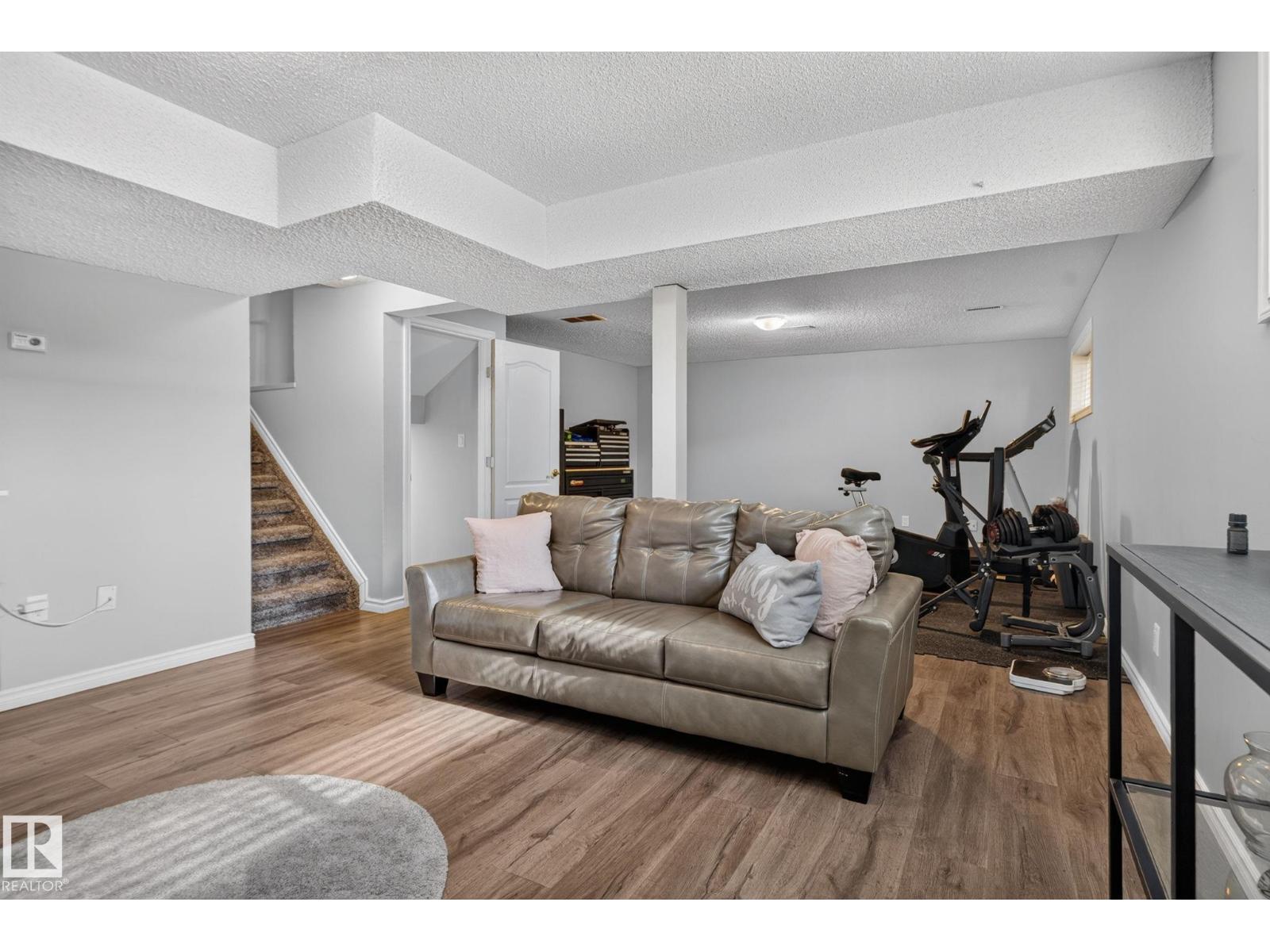 3218 41 ST - 30