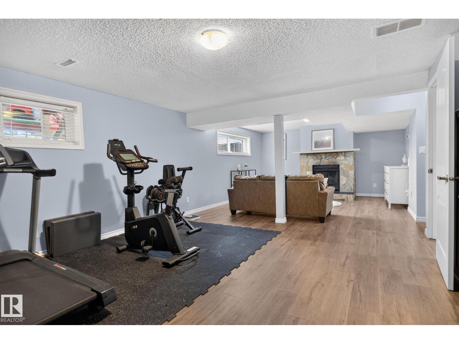 3218 41 ST - 32