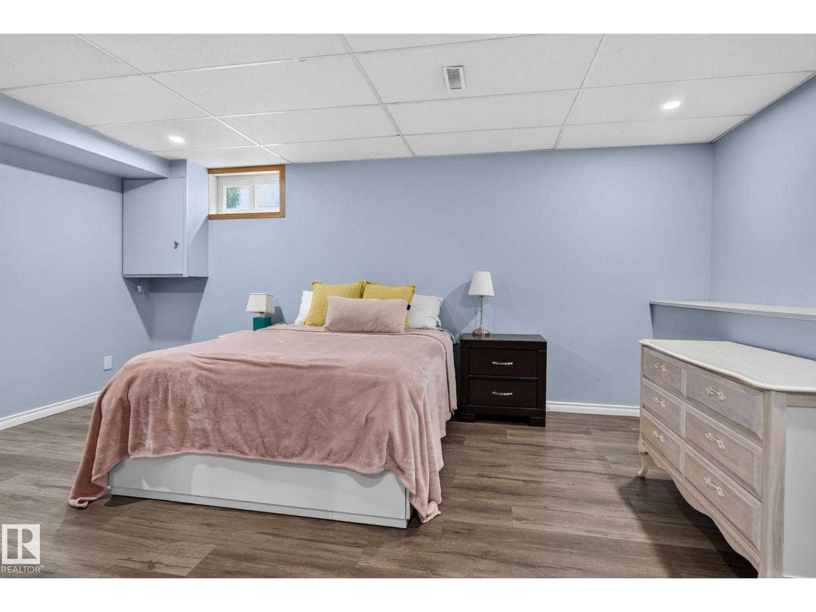 3218 41 ST - 33