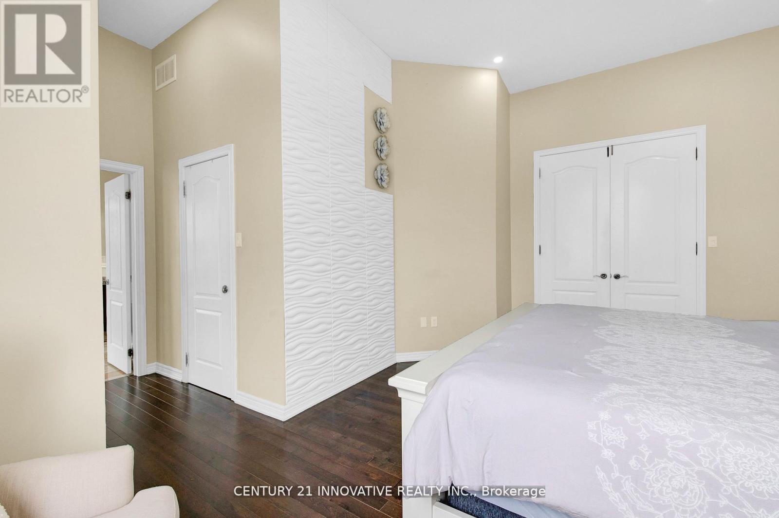 17 ARFIELD AVENUE NE - 21