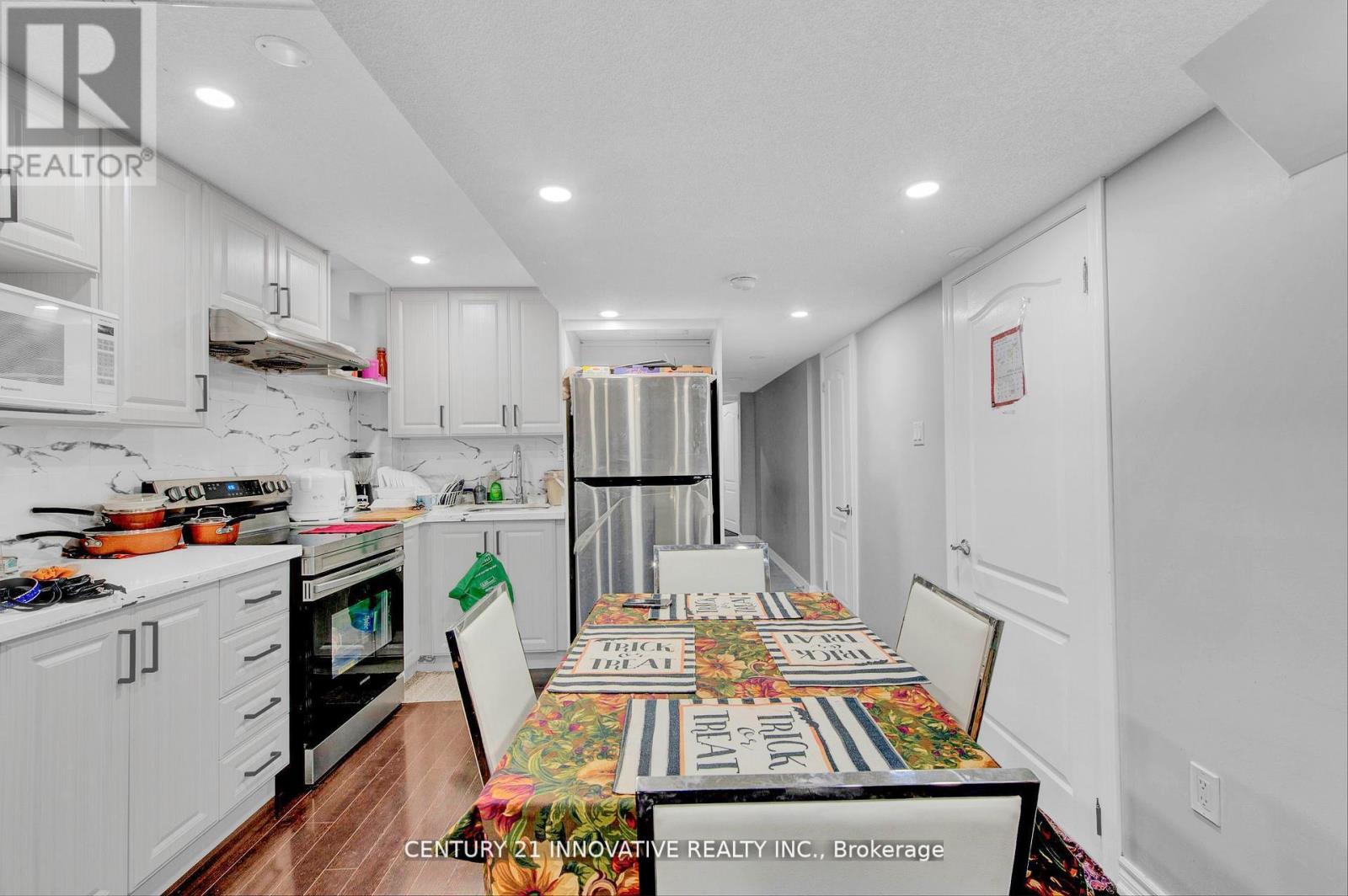 17 ARFIELD AVENUE NE - 33