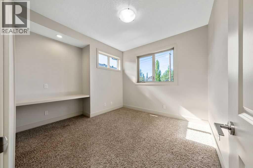 1136 17 Avenue NW - 19
