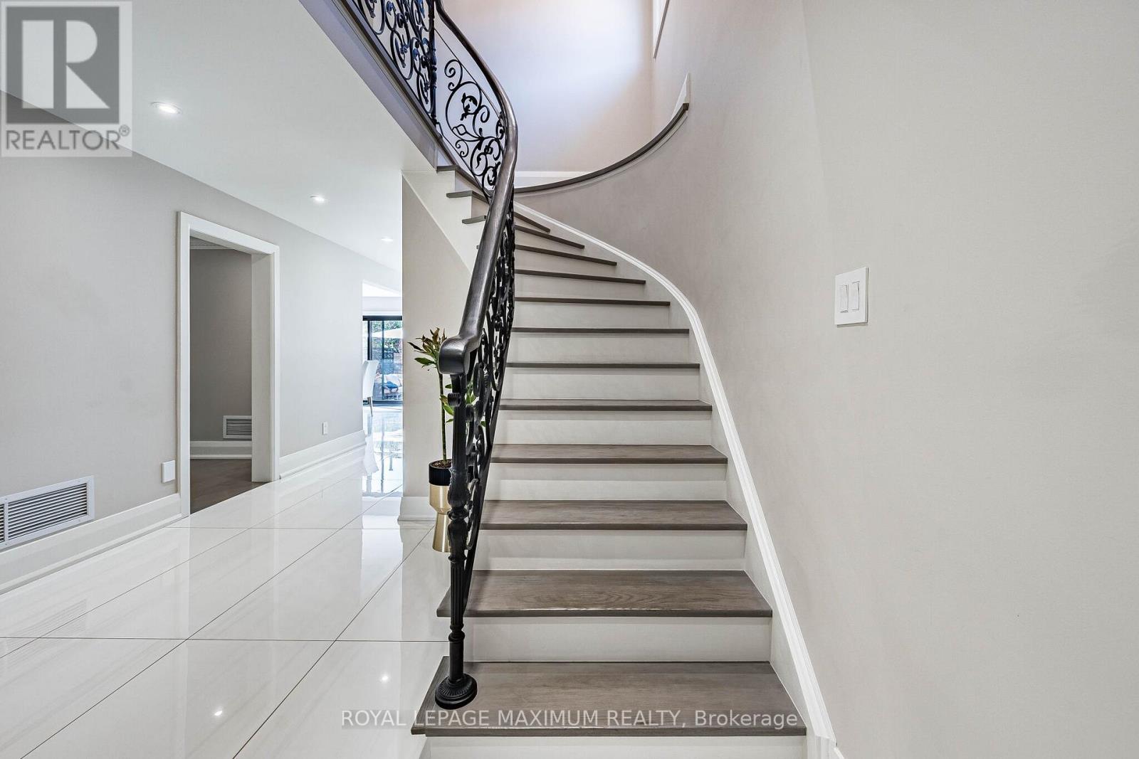 138 JACKMAN CRESCENT - 24