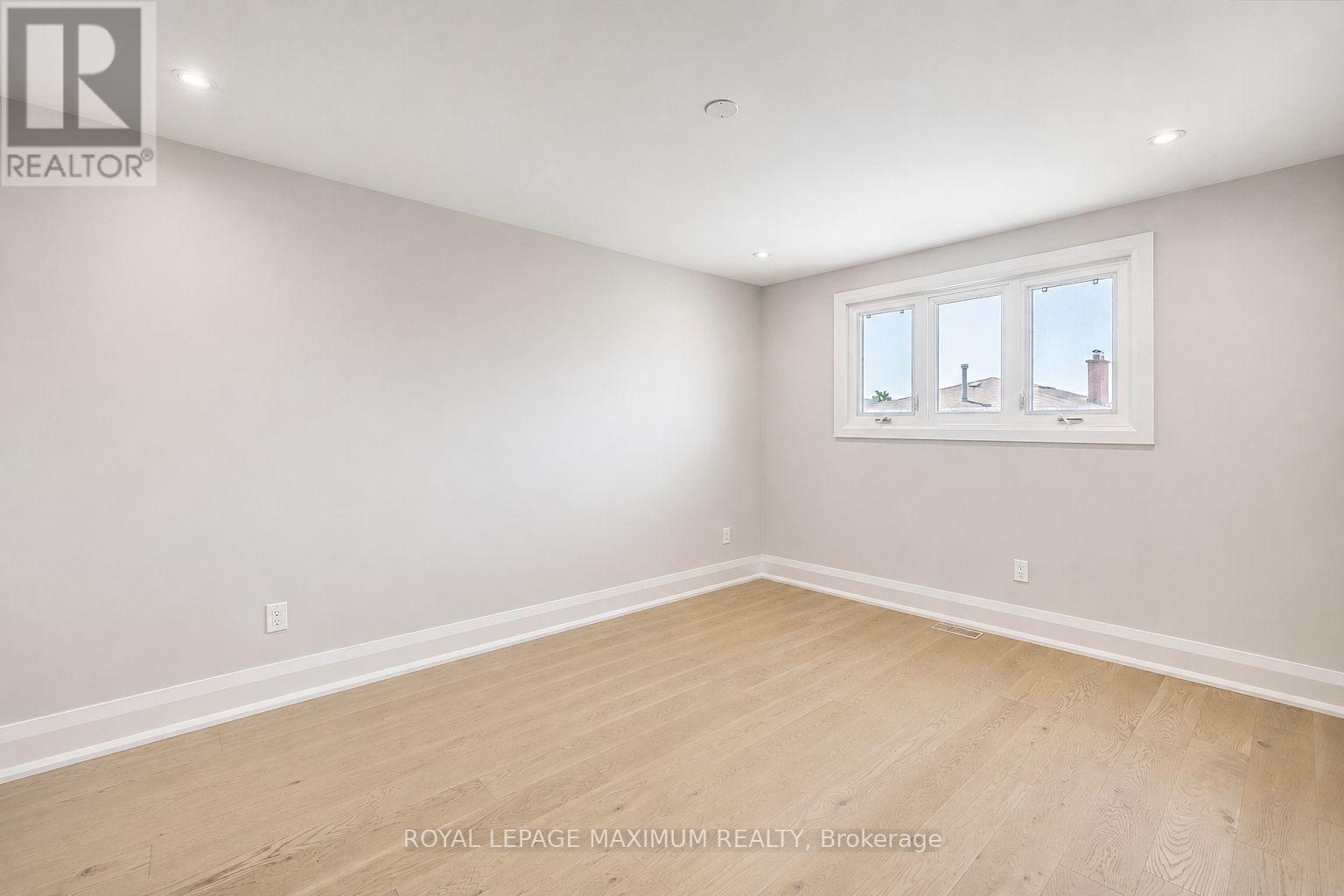 138 JACKMAN CRESCENT - 32
