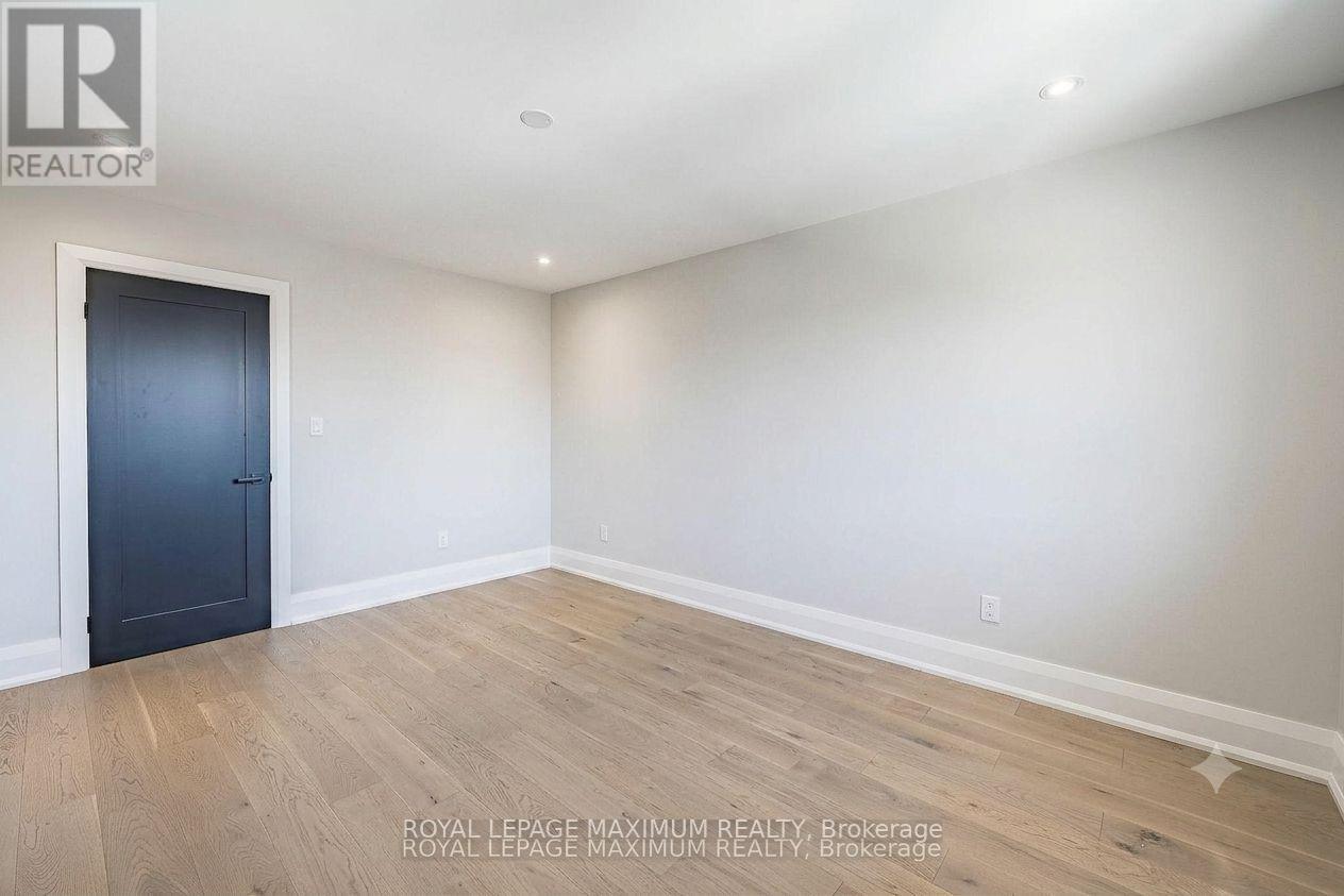 138 JACKMAN CRESCENT - 33