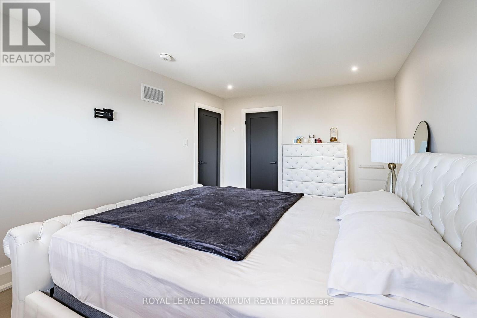 138 JACKMAN CRESCENT - 34