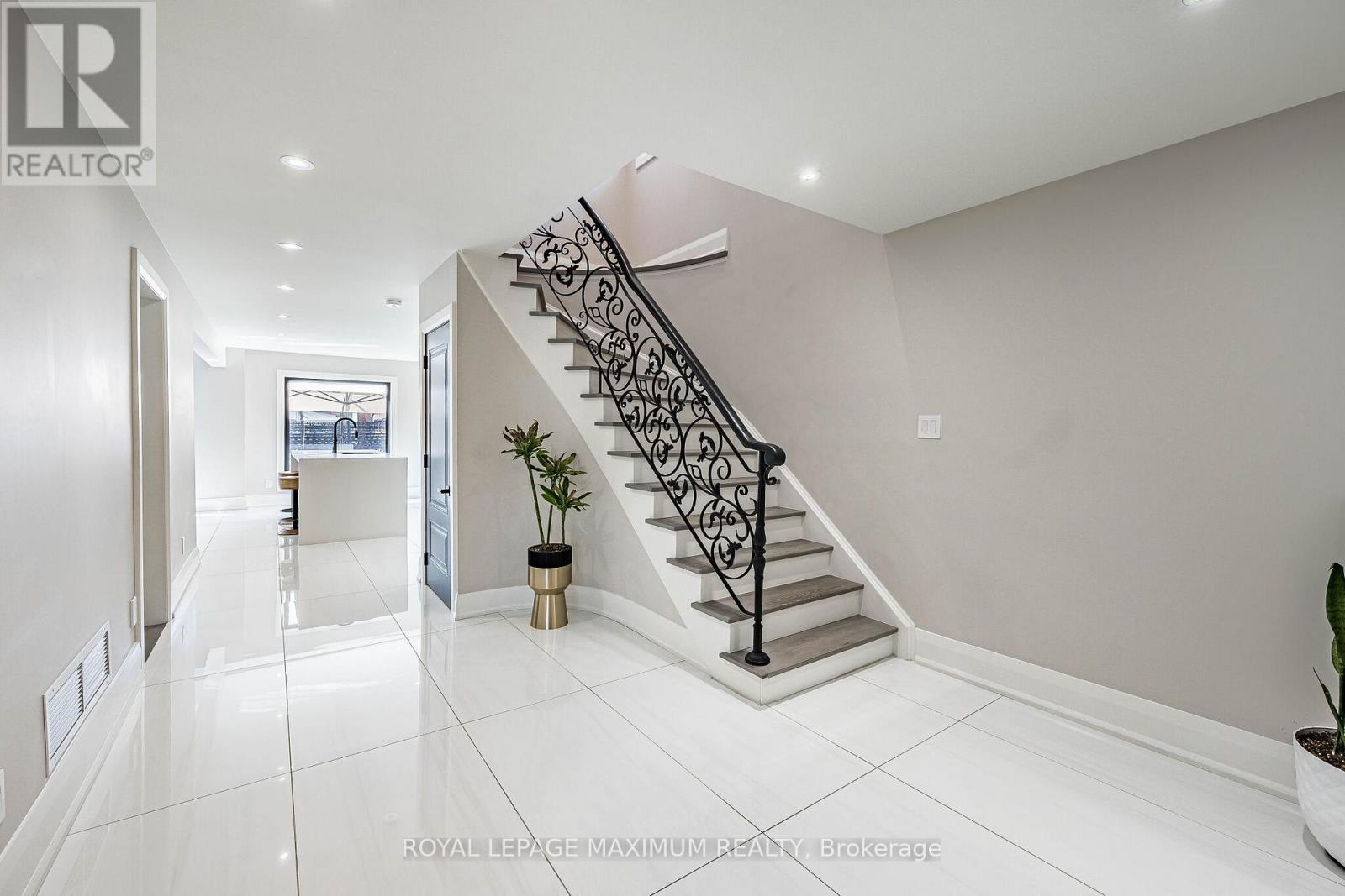 138 JACKMAN CRESCENT - 4