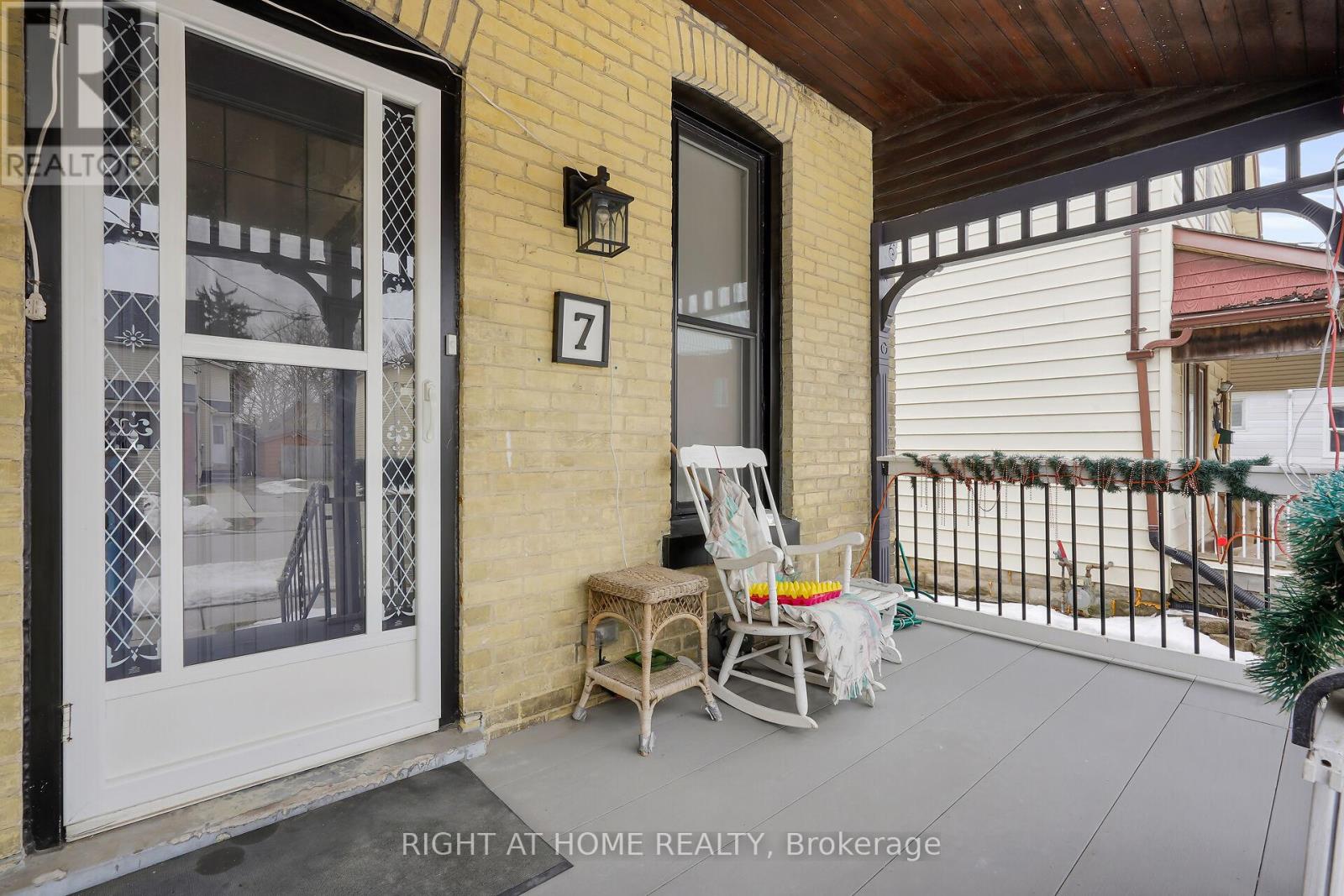 7 MYRTLE STREET, St. Thomas — photo 2