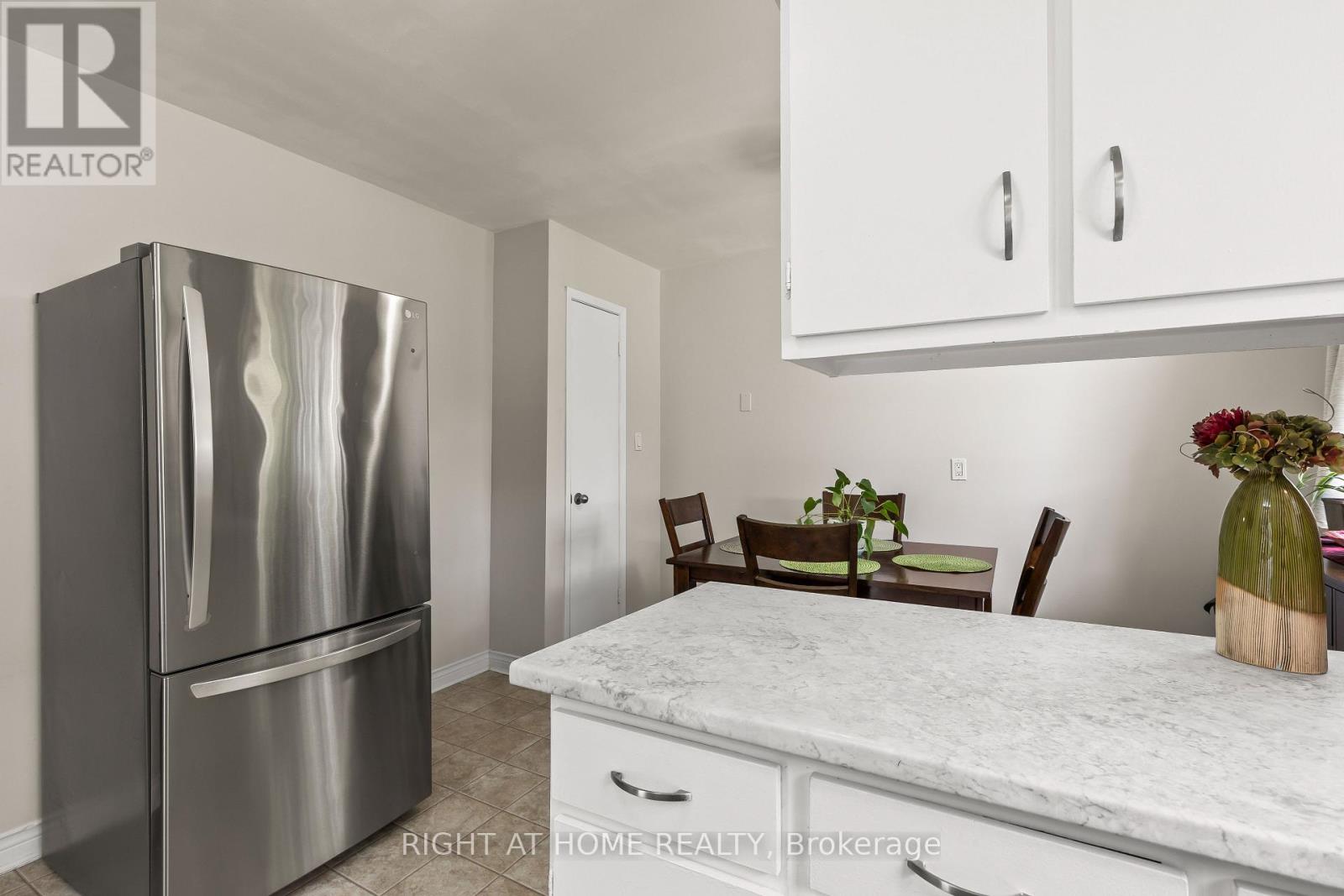 22 VINCENT CRESCENT - 12