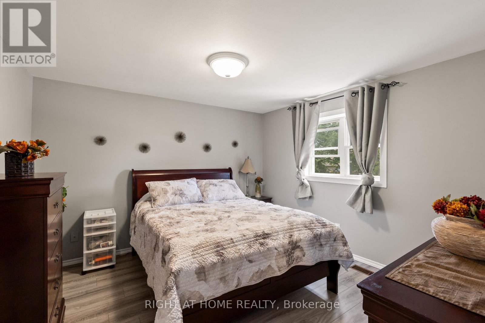 22 VINCENT CRESCENT - 16
